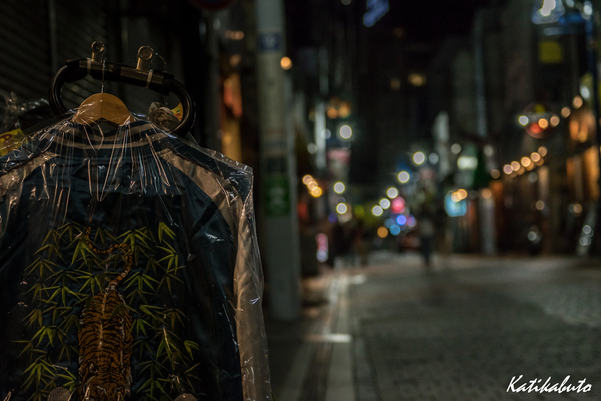 Sony 70-300mm F4.5-5.6 G SSM sample photo. Dobuita street photography