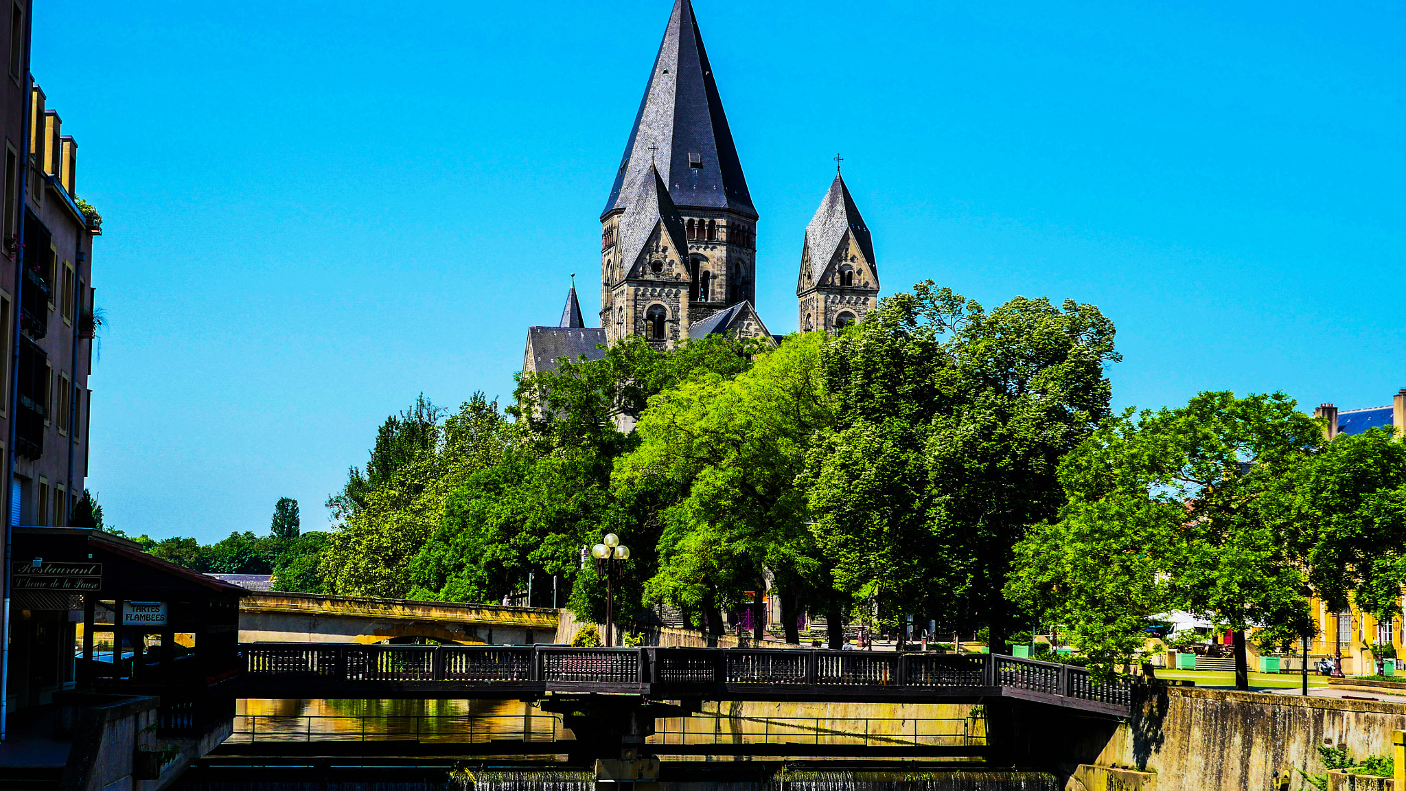 Panasonic Lumix DMC-GH4 + Sigma 30mm F1.4 DC DN | C sample photo. Metz photography