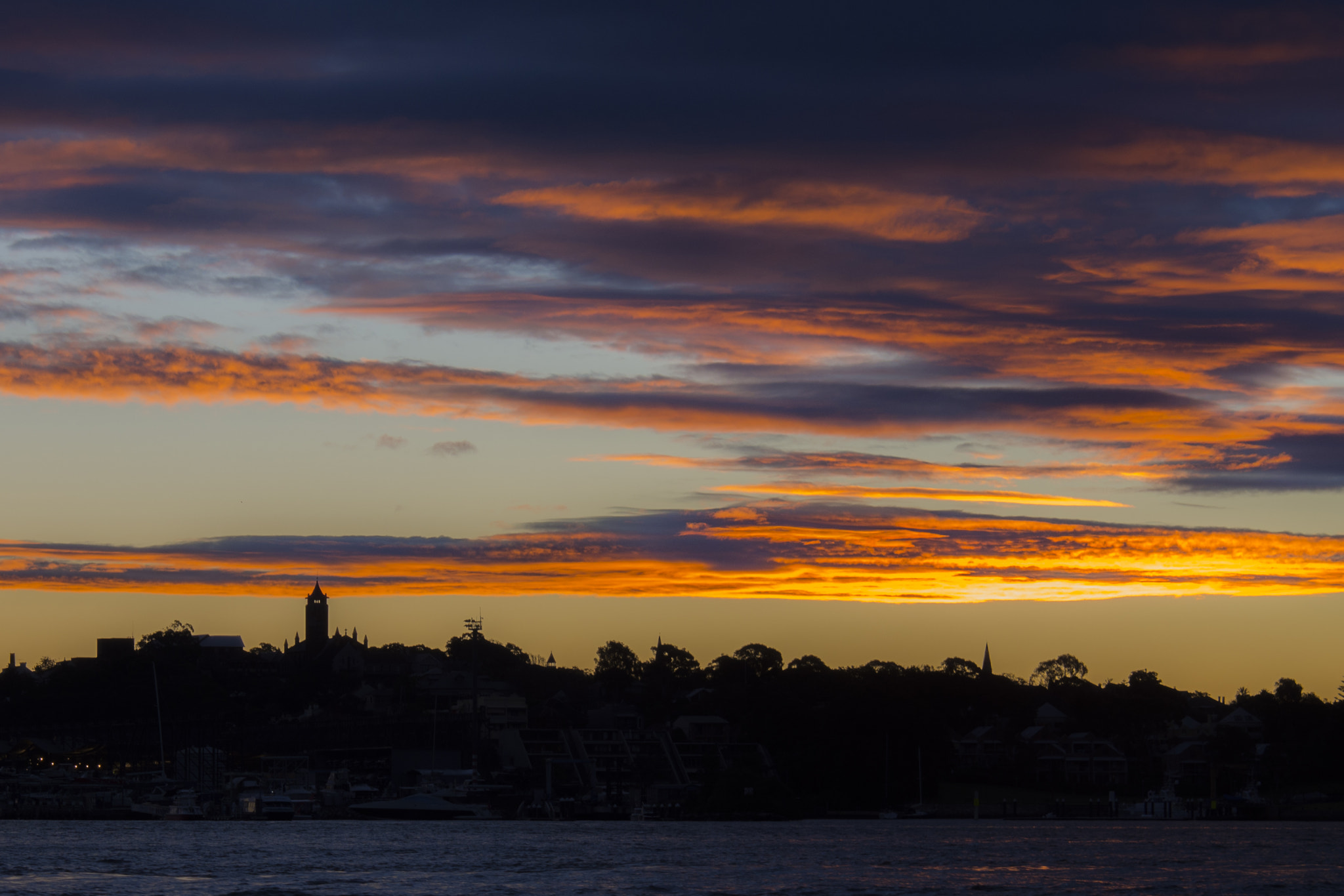 OLYMPUS M.14-150mm F4.0-5.6 II sample photo. Surburban silhouette photography