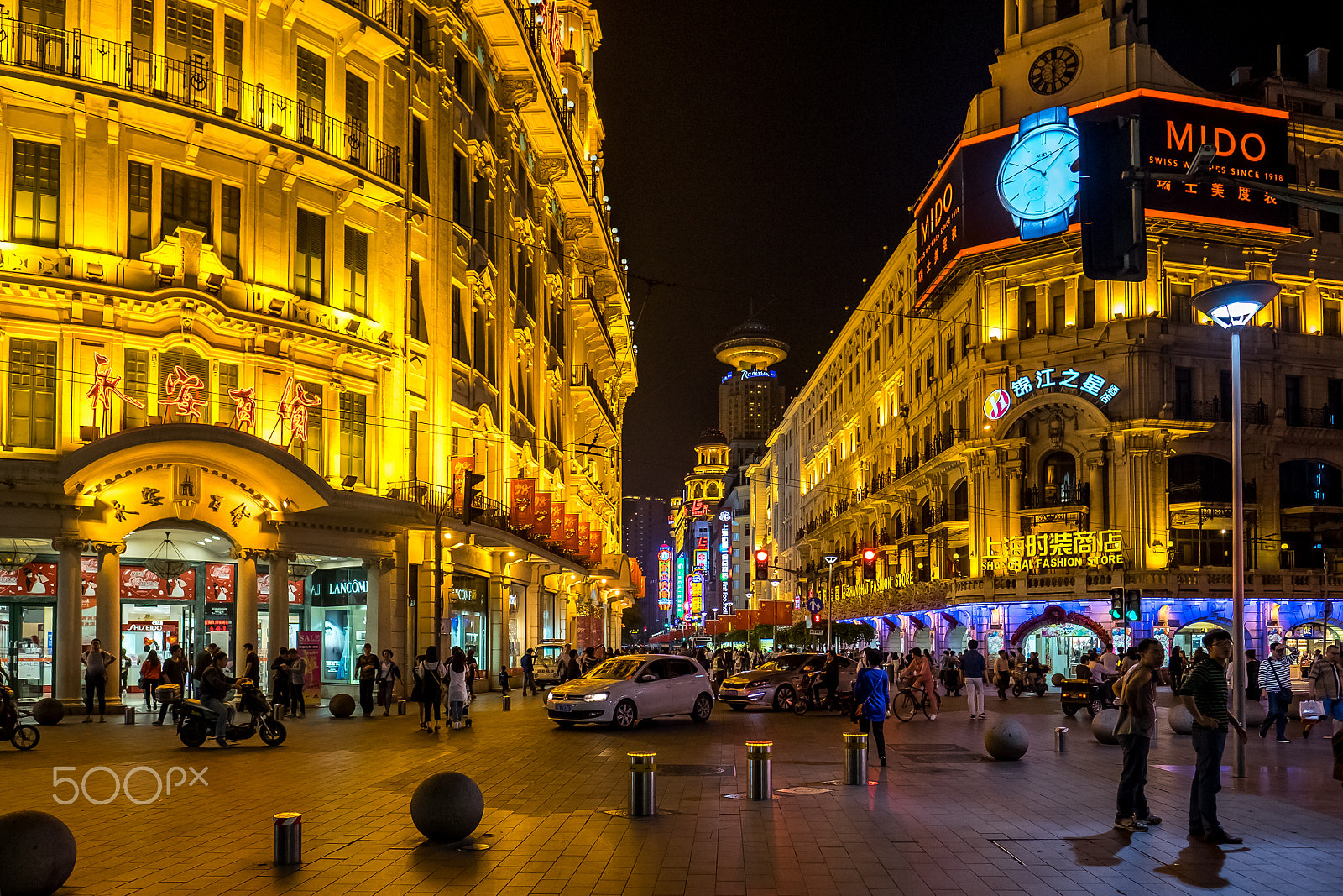 Fujifilm X-E2 + Fujifilm XF 16mm F1.4 R WR sample photo. Nanjing road photography