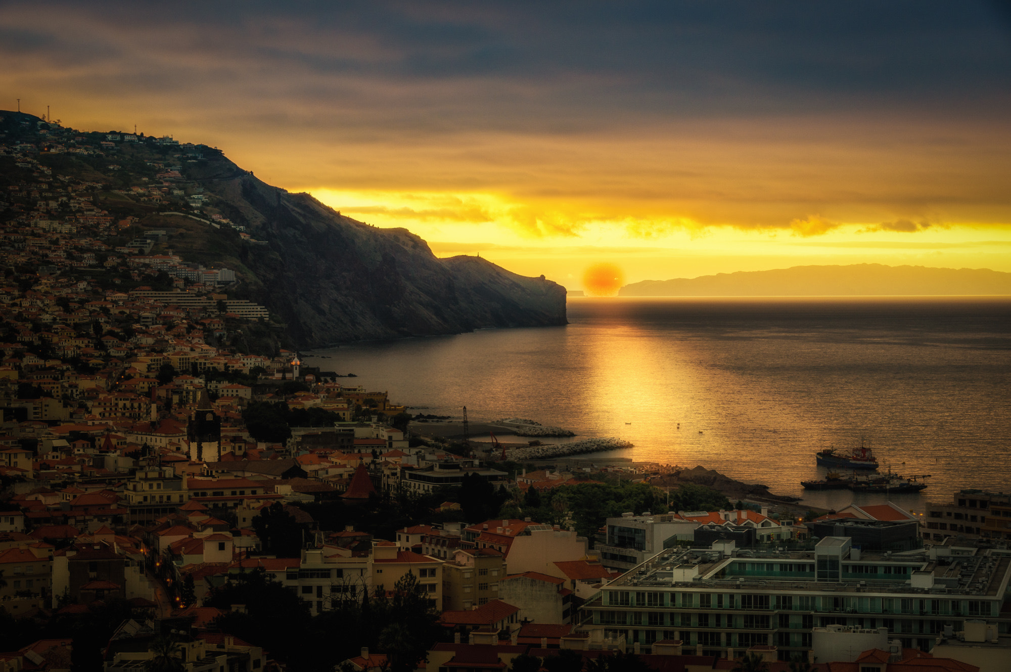 Sony SLT-A57 sample photo. Sunrise over funchal photography