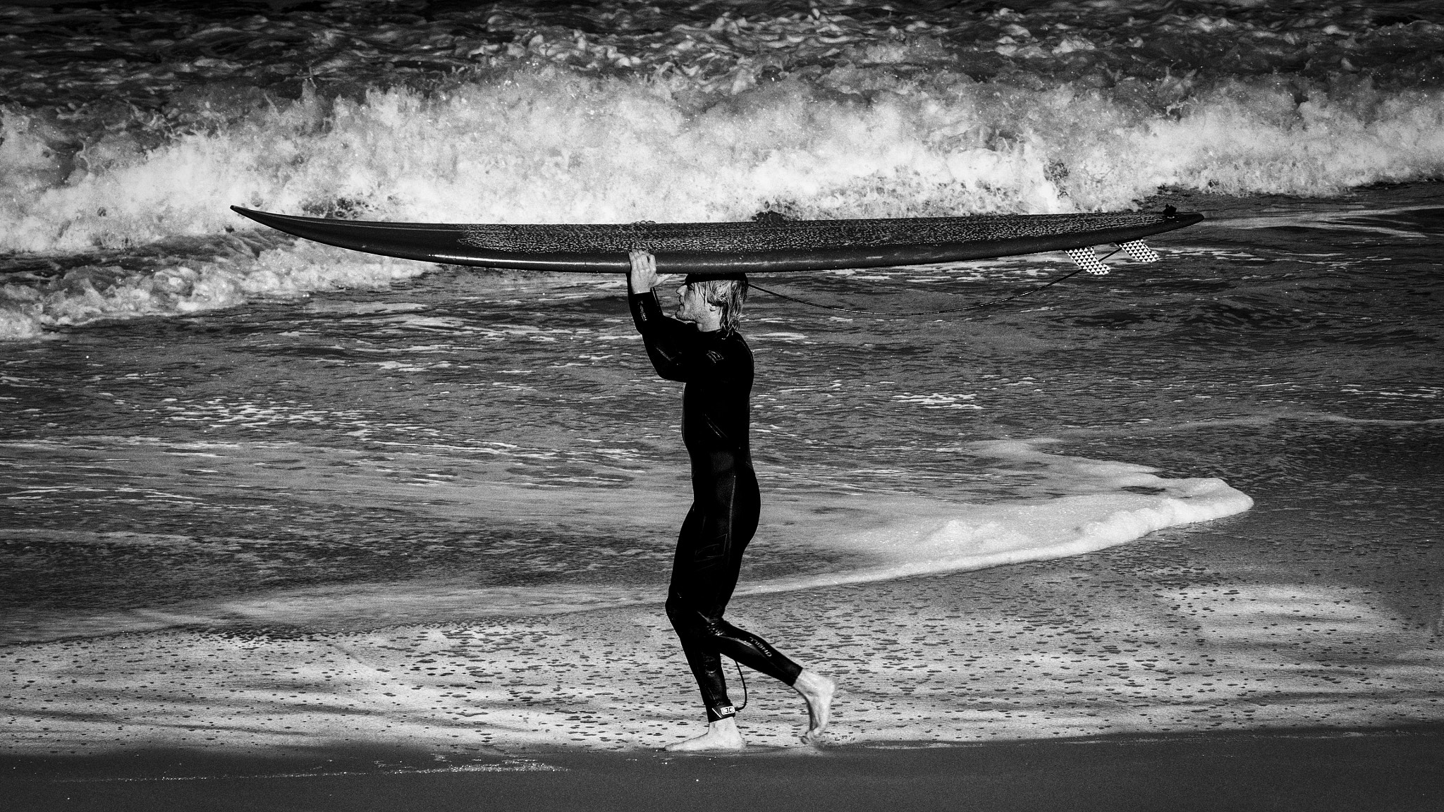 Panasonic Lumix G Vario 45-200mm F4-5.6 OIS sample photo. Big wave chaser photography