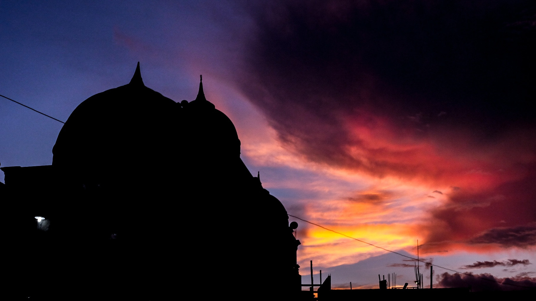 Fujifilm X-E2S + Fujifilm XF 27mm F2.8 sample photo. Mosque silhoute. happy breakfasting photography