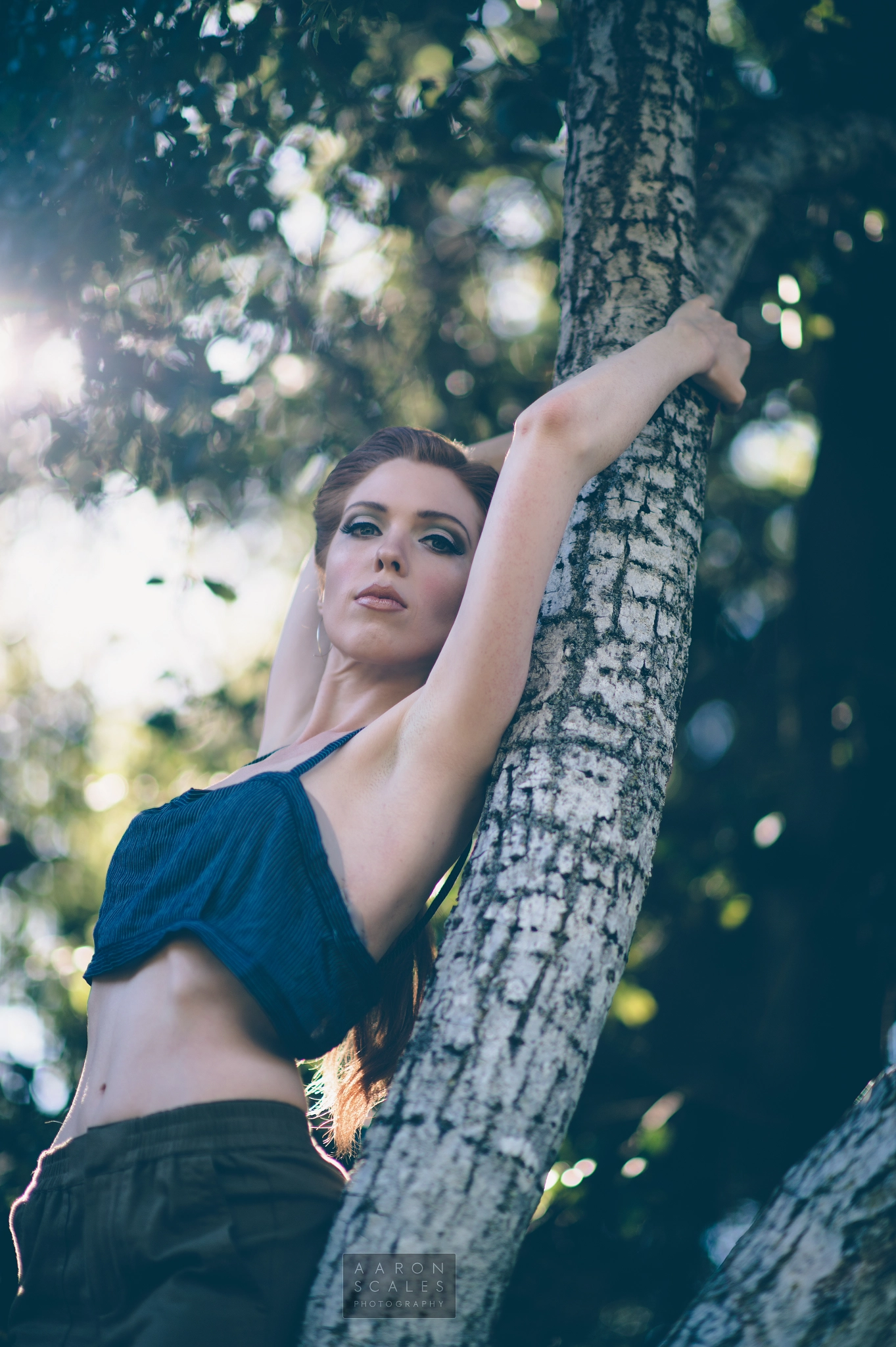 Nikon Df + Nikon AF-S Nikkor 85mm F1.4G sample photo. Chelsea in tree photography