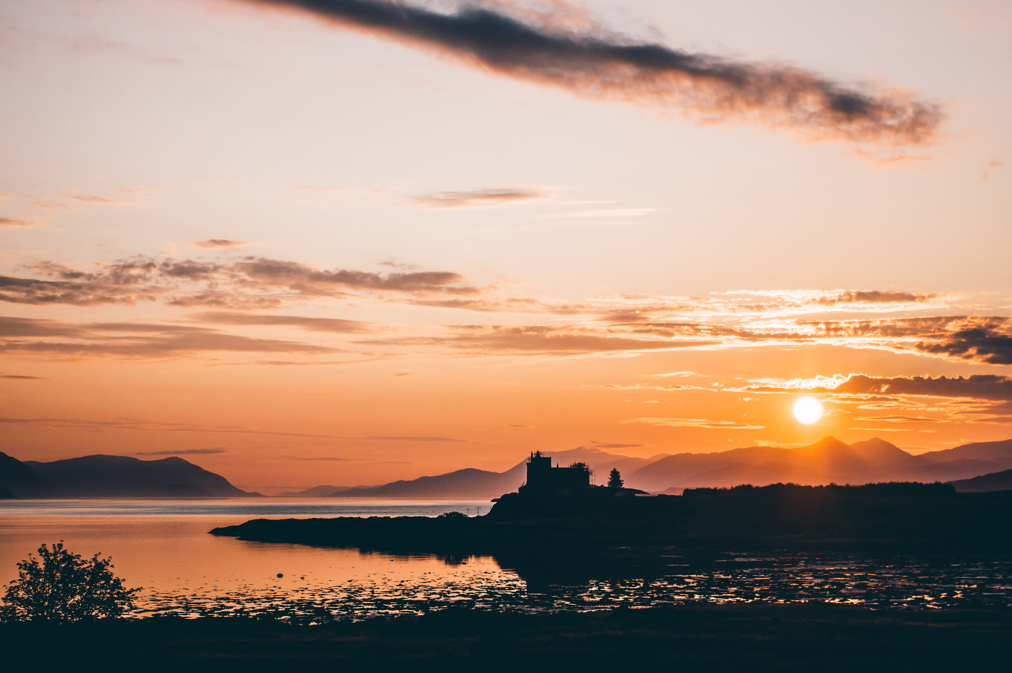 Pentax smc DA 18-55mm F3.5-5.6 ED AL II (IF) sample photo. Sunrise over duart castle photography