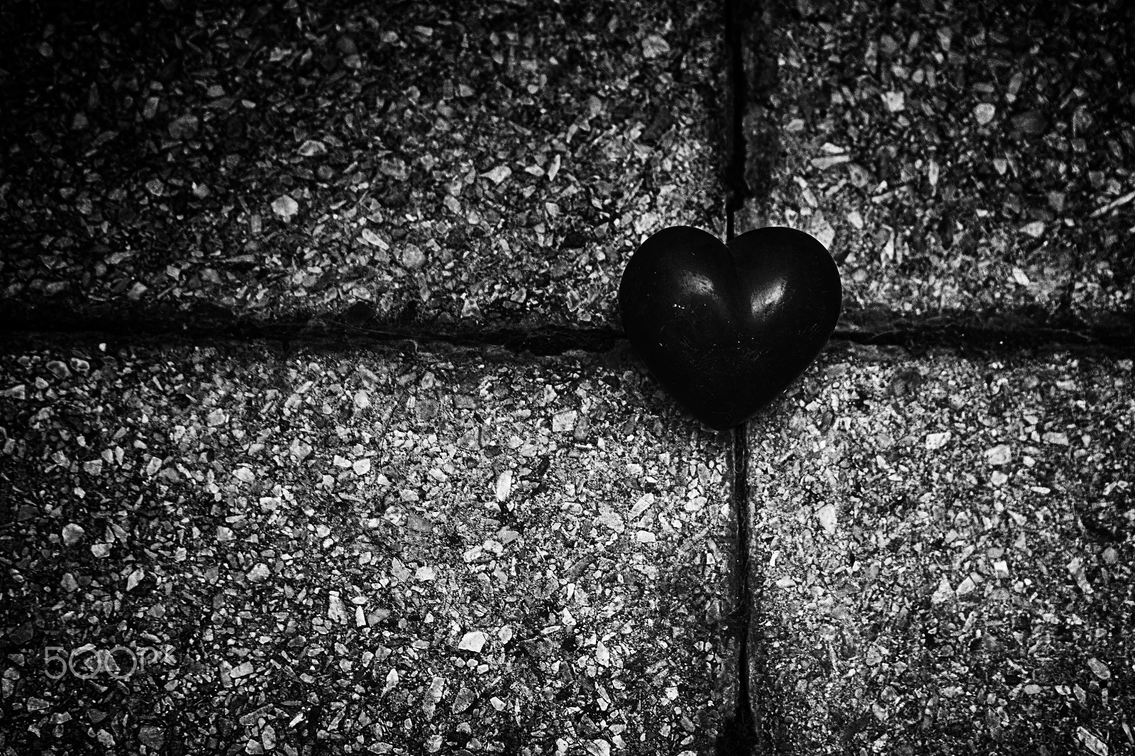 Samsung NX 20-50mm F3.5-5.6 ED sample photo. Love form (b&w) photography