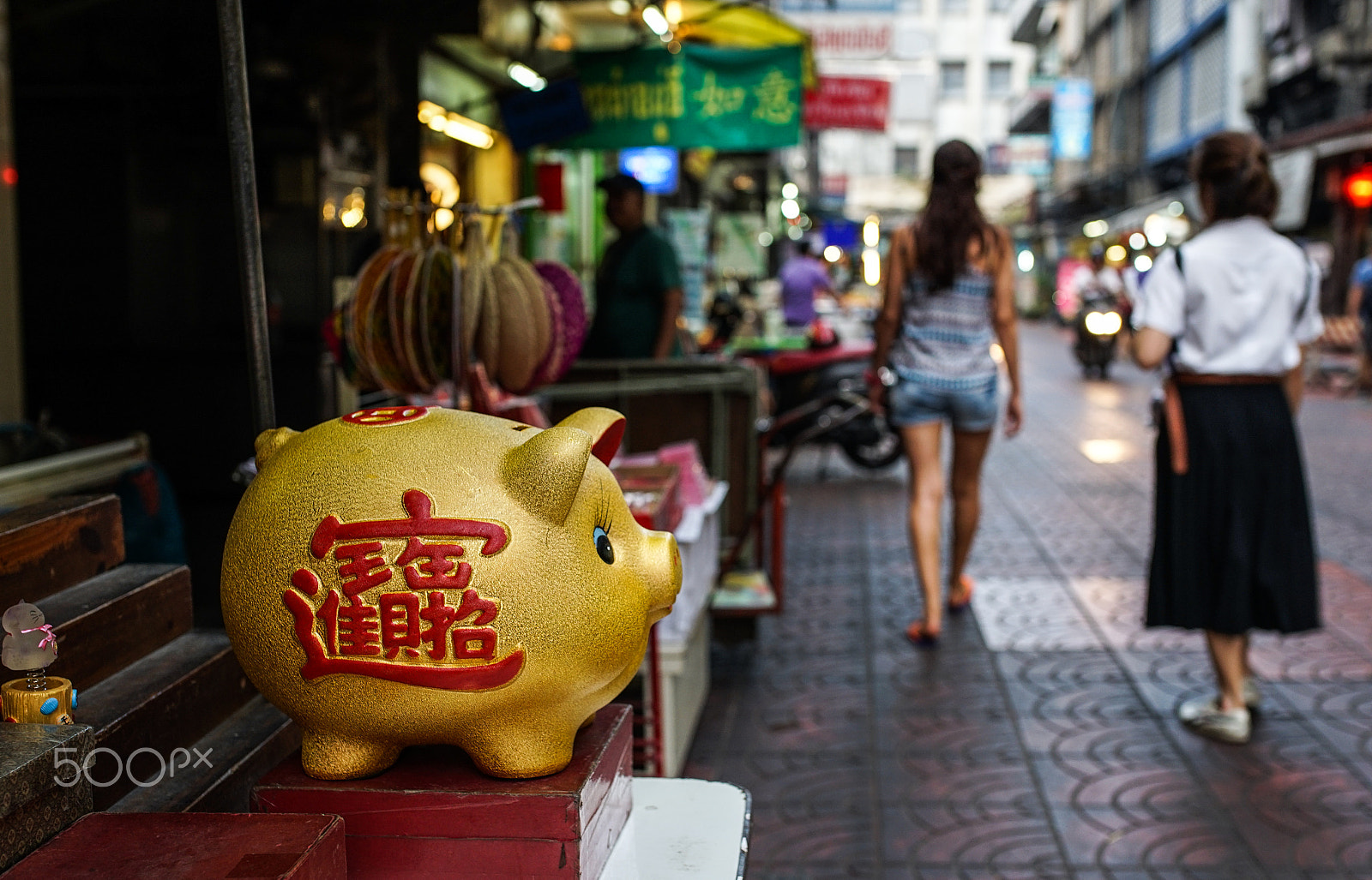 35mm F1.4 G SSM sample photo. Piggy bank in china town photography