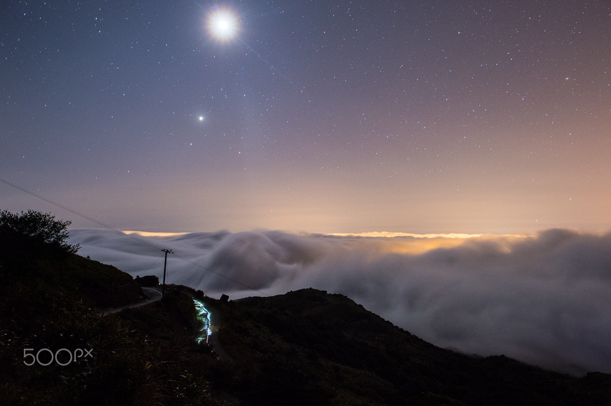 Nikon Df + Nikon AF-S Nikkor 24mm F1.4G ED sample photo. Sea of clouds in hk photography