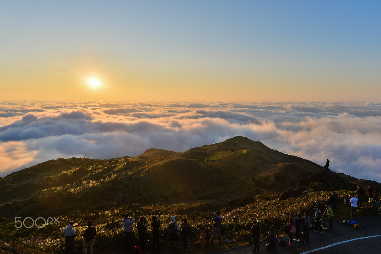 Nikon Df + Nikon AF-S Nikkor 24mm F1.4G ED sample photo. Sun rise at hong kong photography