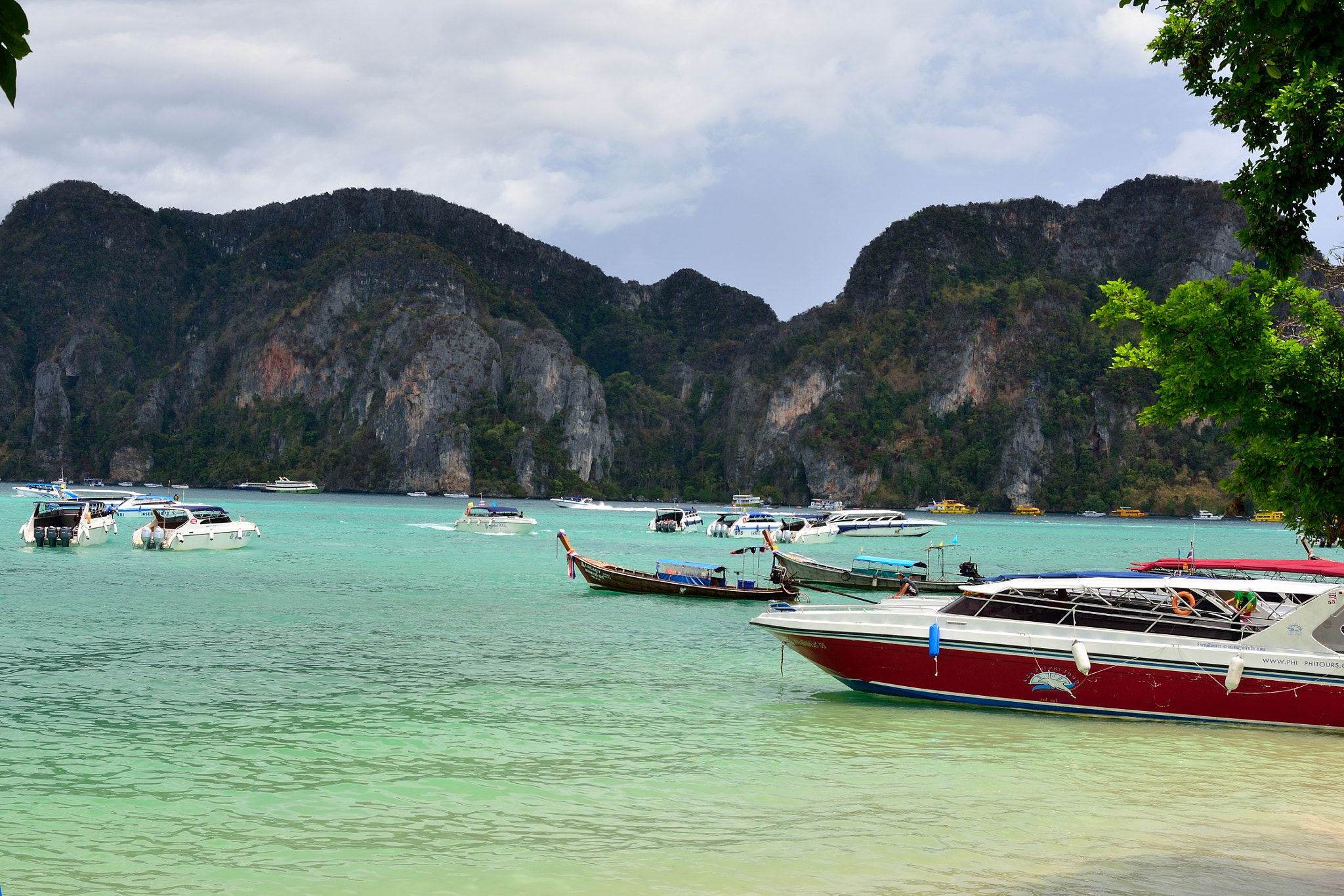 AF Zoom-Nikkor 28-80mm f/3.5-5.6D sample photo. Phi phi island photography