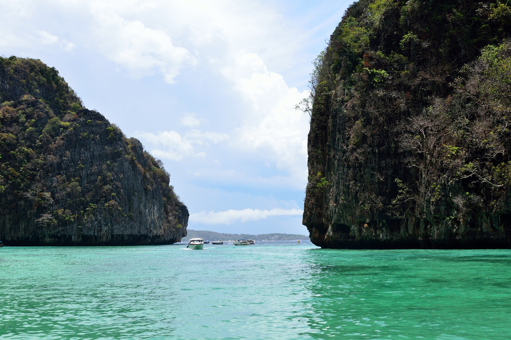 AF Zoom-Nikkor 28-80mm f/3.5-5.6D sample photo. Phi phi island photography