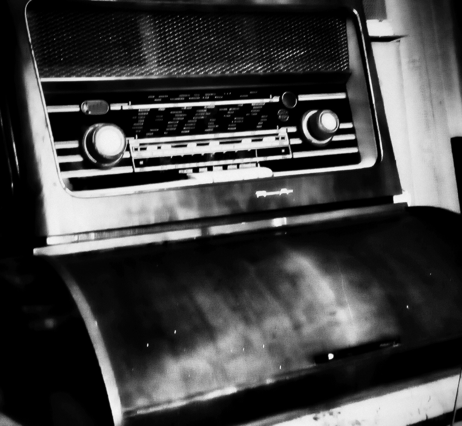 LG LEON sample photo. Old radio photography