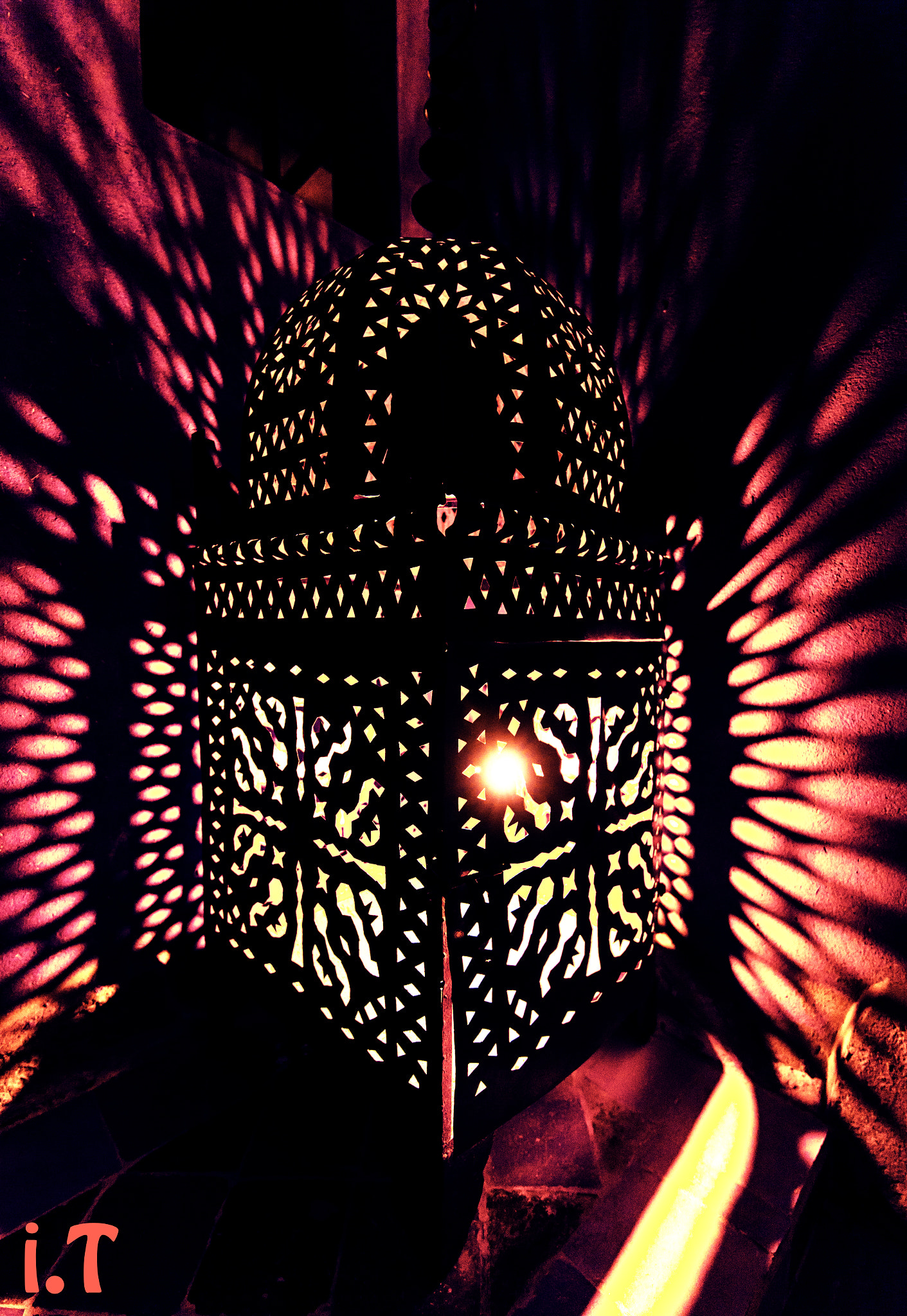 Canon EF 300mm f/2.8L sample photo. Arabesque   lamp photography