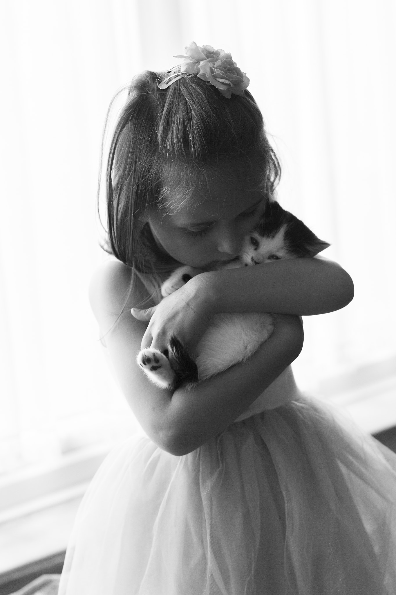 Canon EOS 700D (EOS Rebel T5i / EOS Kiss X7i) + Canon EF 50mm F1.4 USM sample photo. Little girl and kitten photography