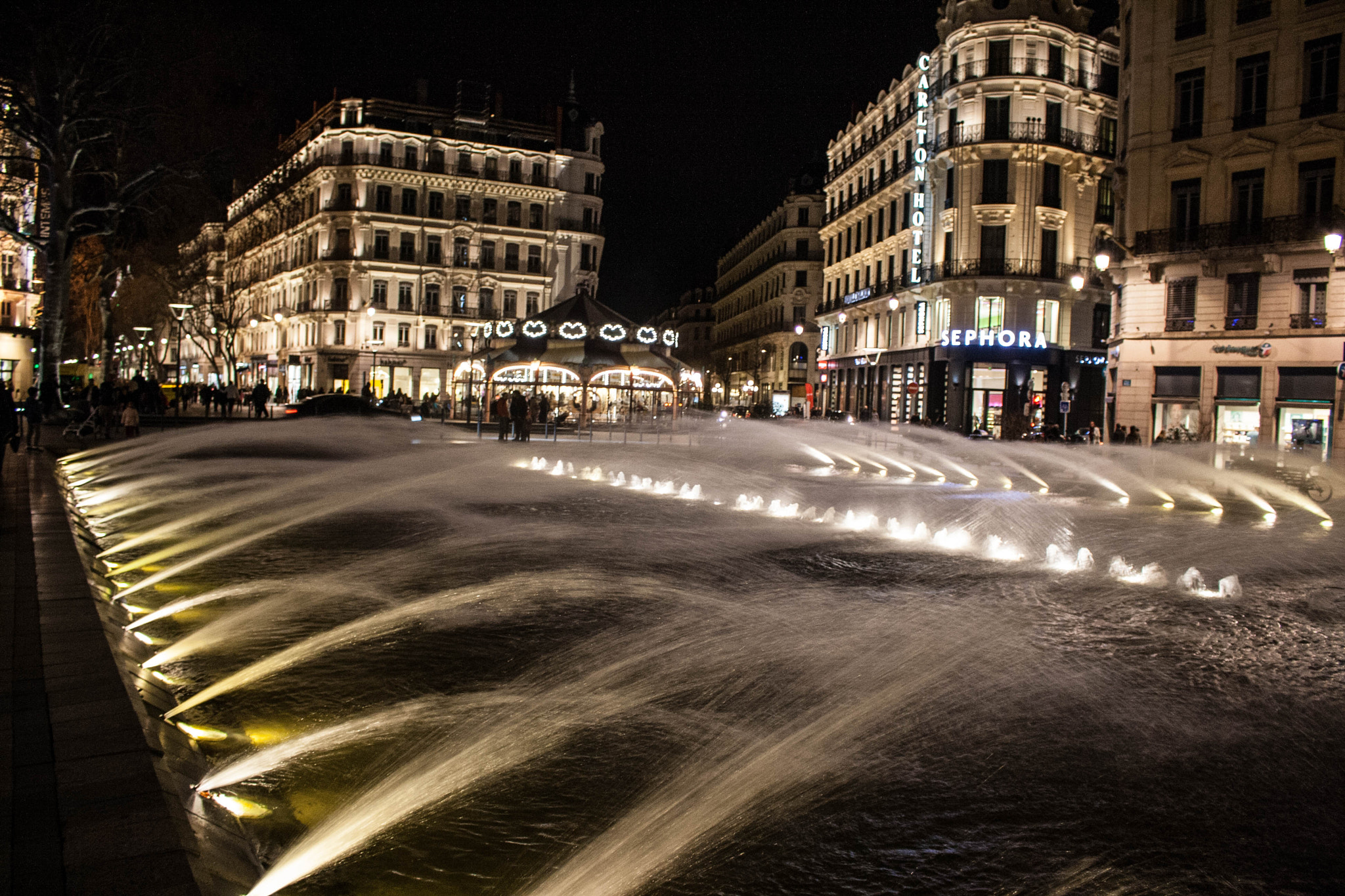 Canon EOS 1000D (EOS Digital Rebel XS / EOS Kiss F) sample photo. Lyon by night photography