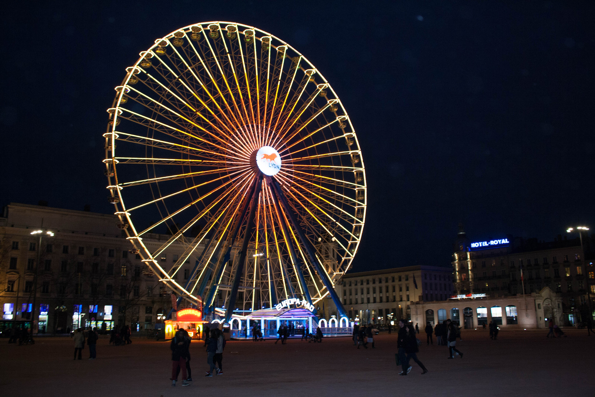 Canon EOS 1000D (EOS Digital Rebel XS / EOS Kiss F) sample photo. Lyon by night photography