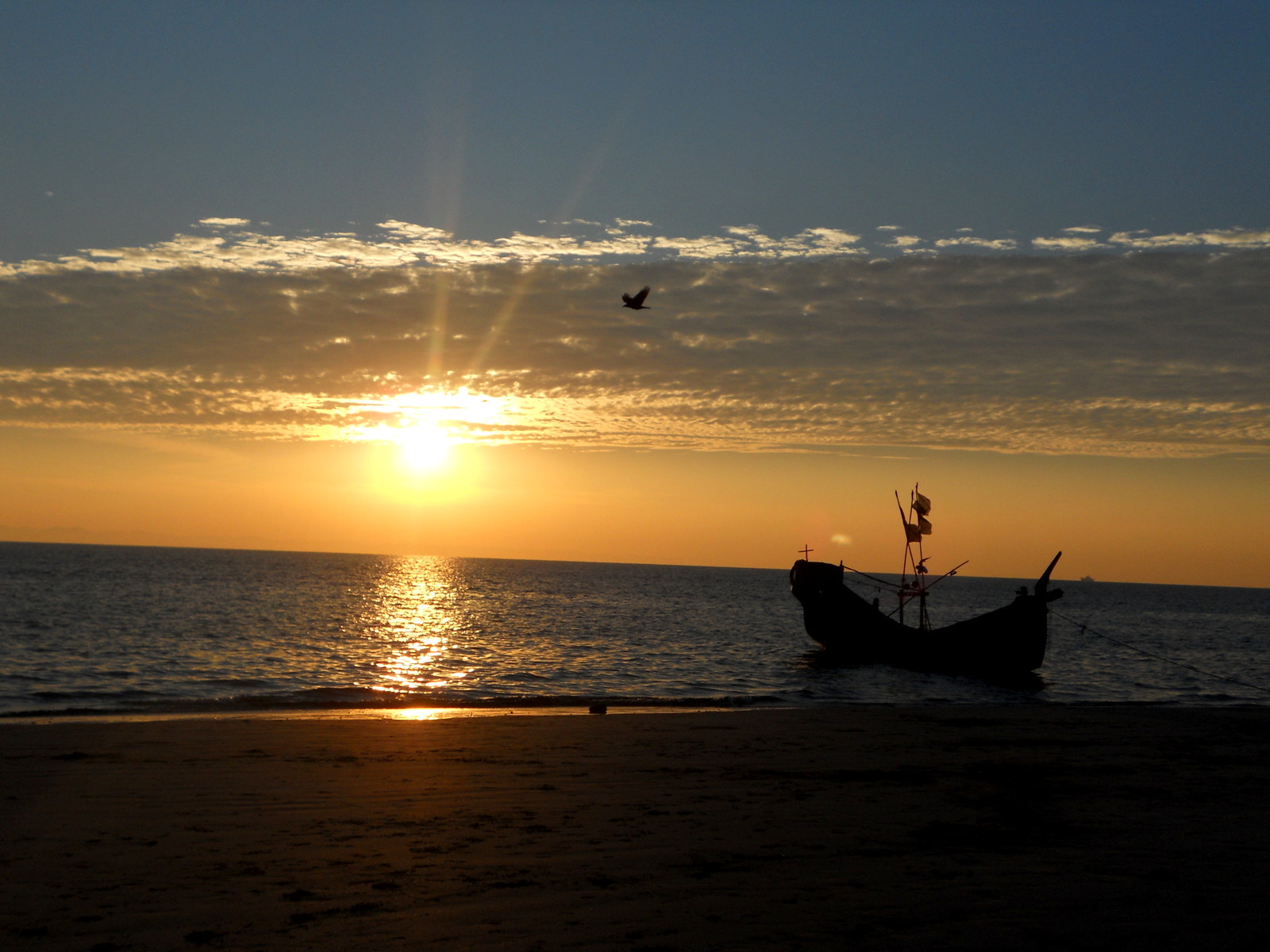 Nikon Coolpix S4000 sample photo. Sunset on sea photography