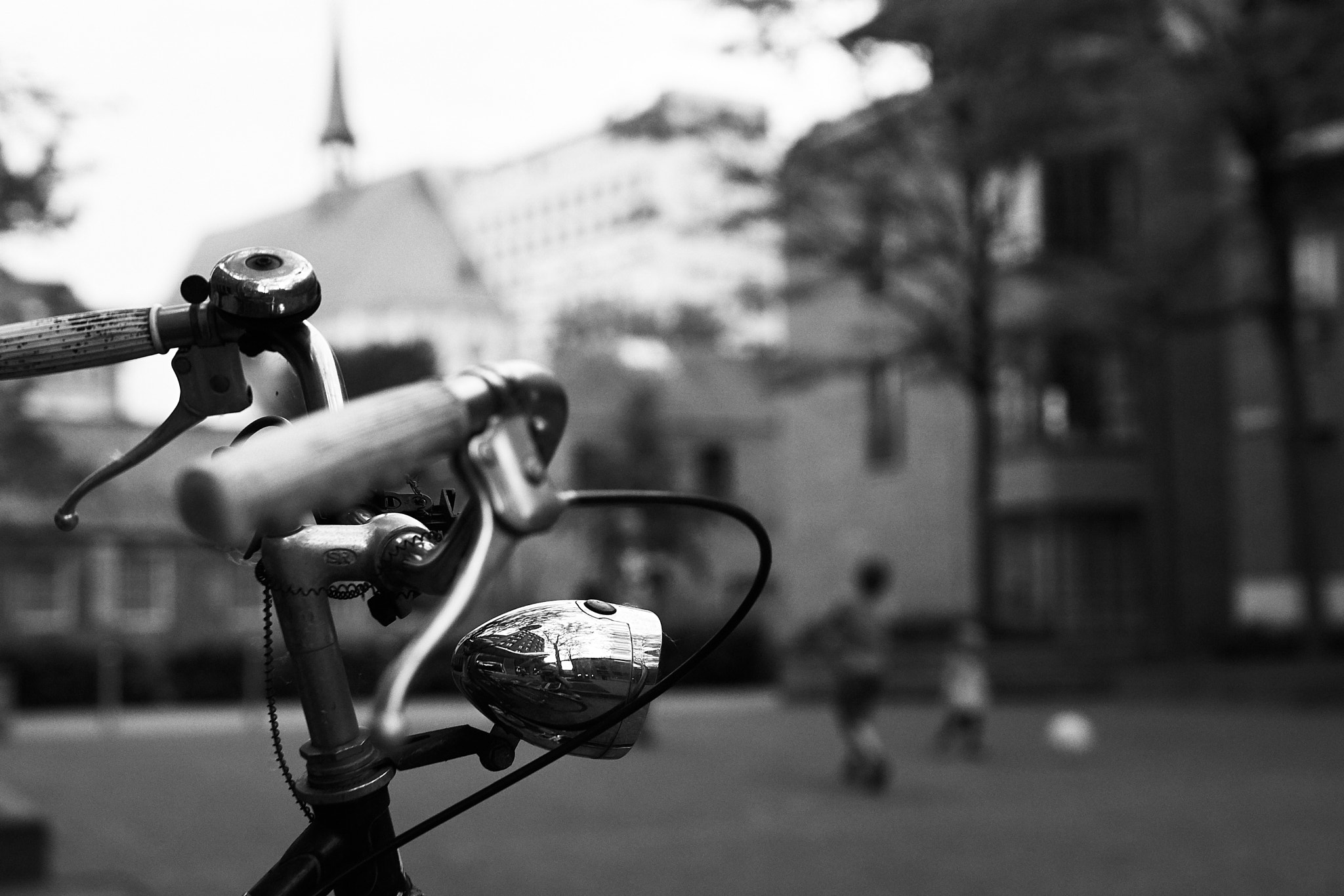 Sony ILCA-77M2 + 35mm F1.4 sample photo. Clap on tourne photography