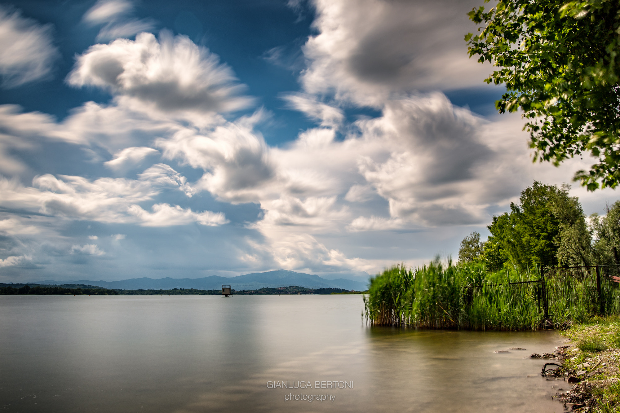 Nikon D500 + Nikon AF-S Nikkor 20mm F1.8G ED sample photo. Varese lake photography