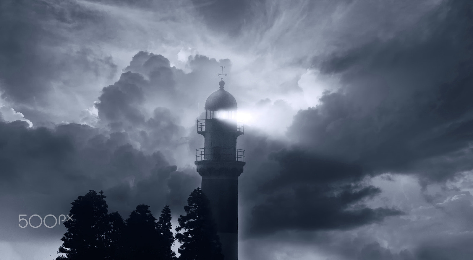 Canon EF 70-300mm F4-5.6L IS USM sample photo. The lighthouse in a storm photography