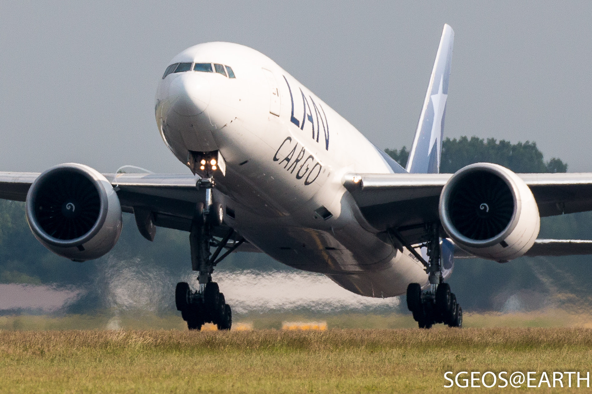 Canon EOS 70D + Canon EF 100-400mm F4.5-5.6L IS II USM sample photo. Lan cargo airplane takes off photography