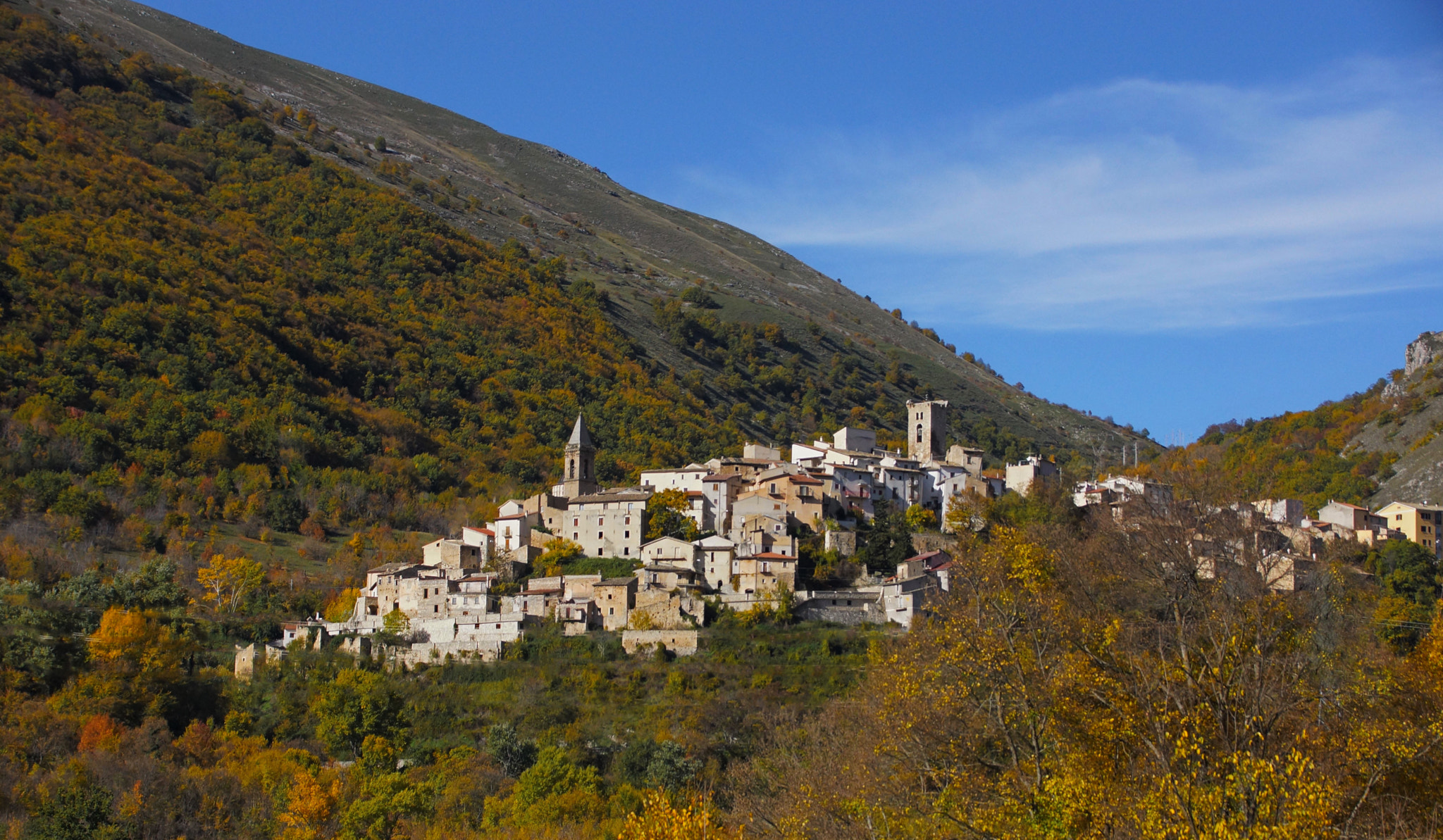 DT 18-300mm F3.5-6.3 sample photo. Abruzzo land photography