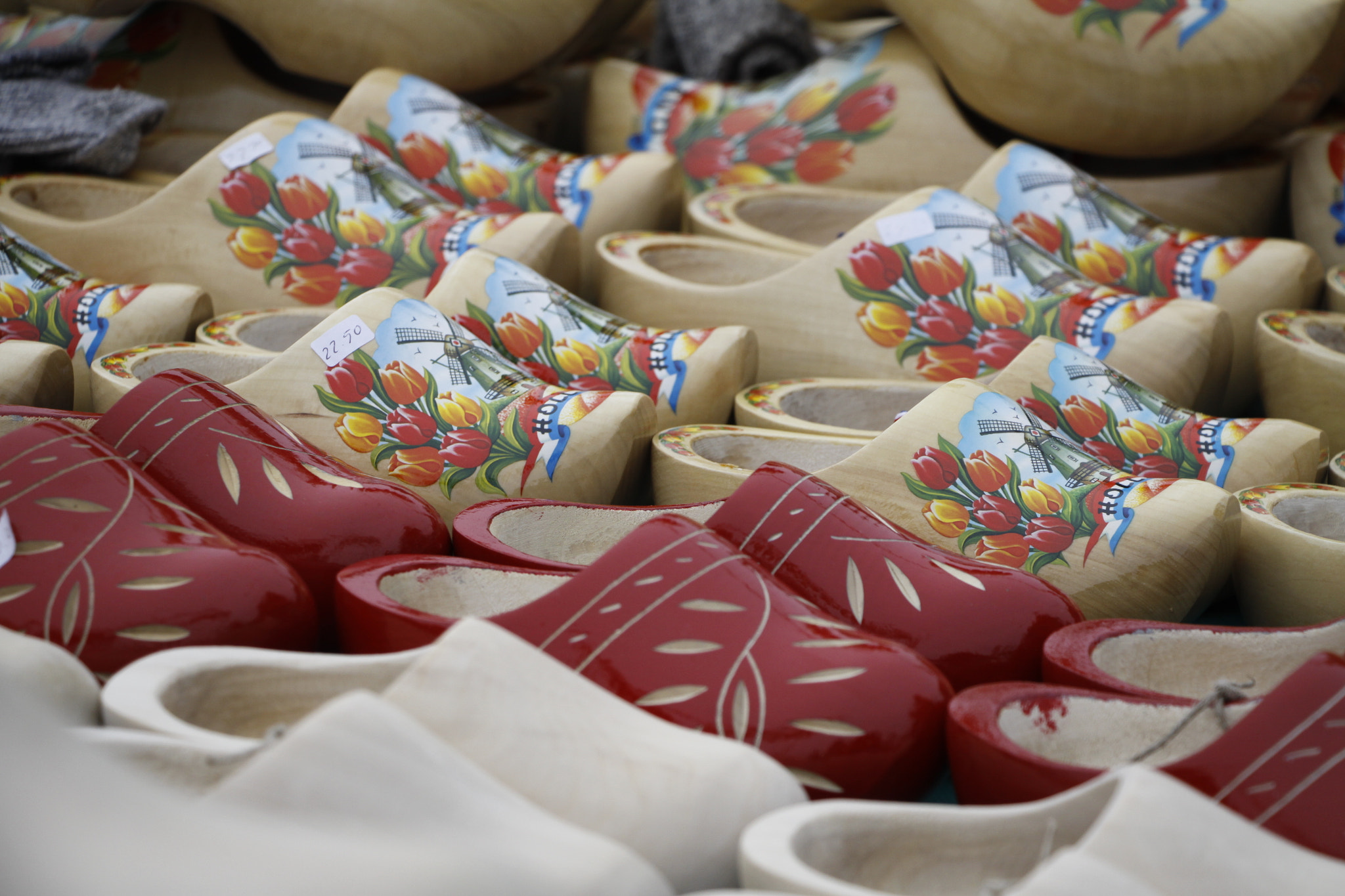 Canon EOS 50D + Canon EF-S 18-135mm F3.5-5.6 IS STM sample photo. Dutch wooden shoes photography