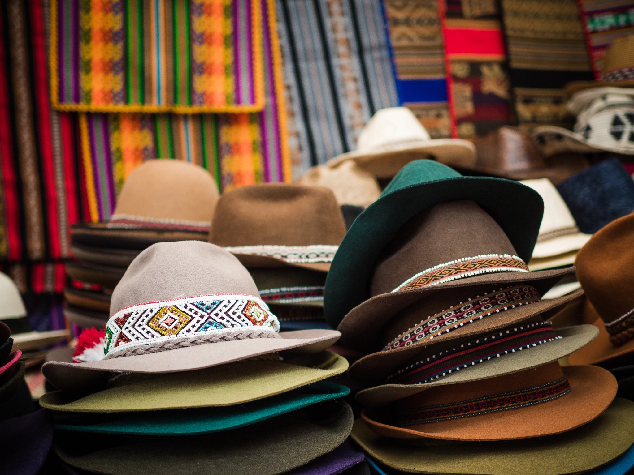 Olympus OM-D E-M5 II + Olympus M.Zuiko Digital 25mm F1.8 sample photo. Pisac market photography