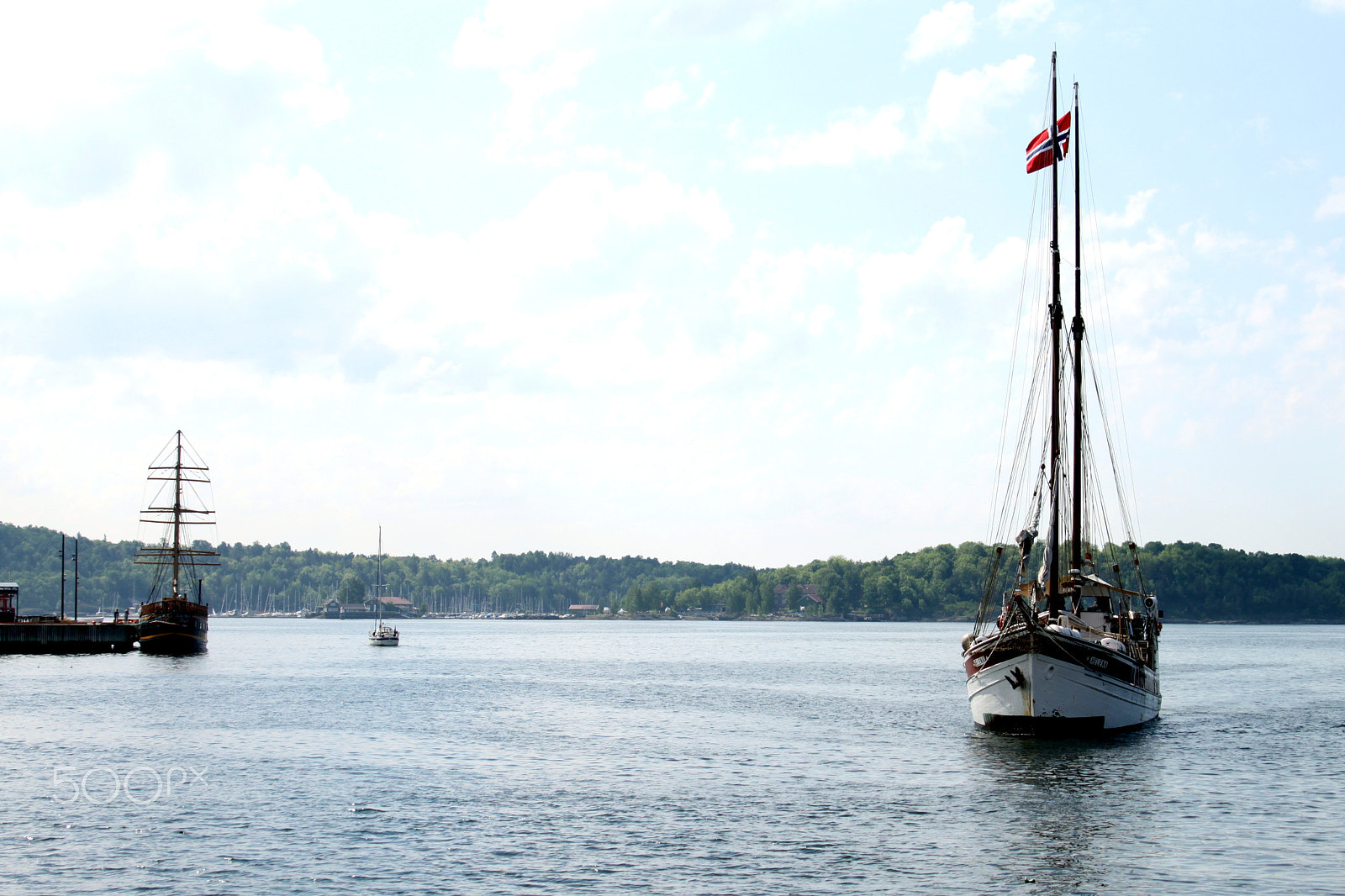 Canon EF-S 18-55mm F3.5-5.6 sample photo. A pair of boats on the fjord in oslo photography