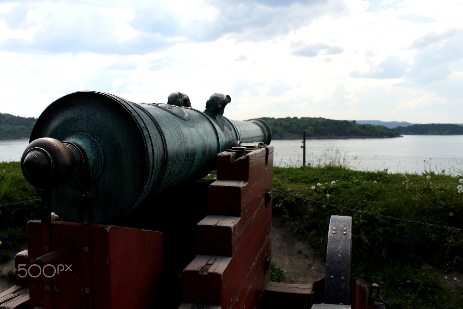 Canon EF-S 18-55mm F3.5-5.6 sample photo. A medieval cannon at the castle in oslo photography