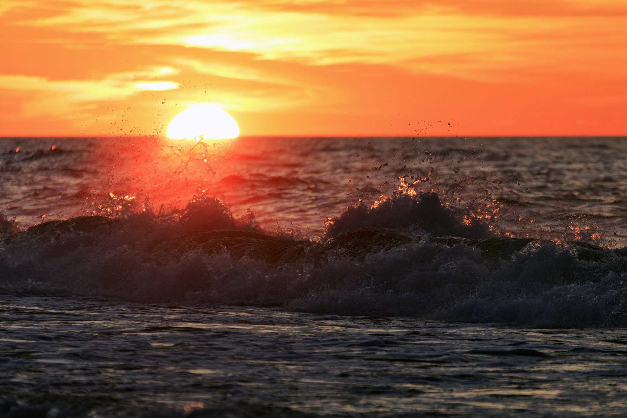 Canon EOS 750D (EOS Rebel T6i / EOS Kiss X8i) + Sigma 70-200mm F2.8 EX DG OS HSM sample photo. Sunset at władysławowo beach poland photography