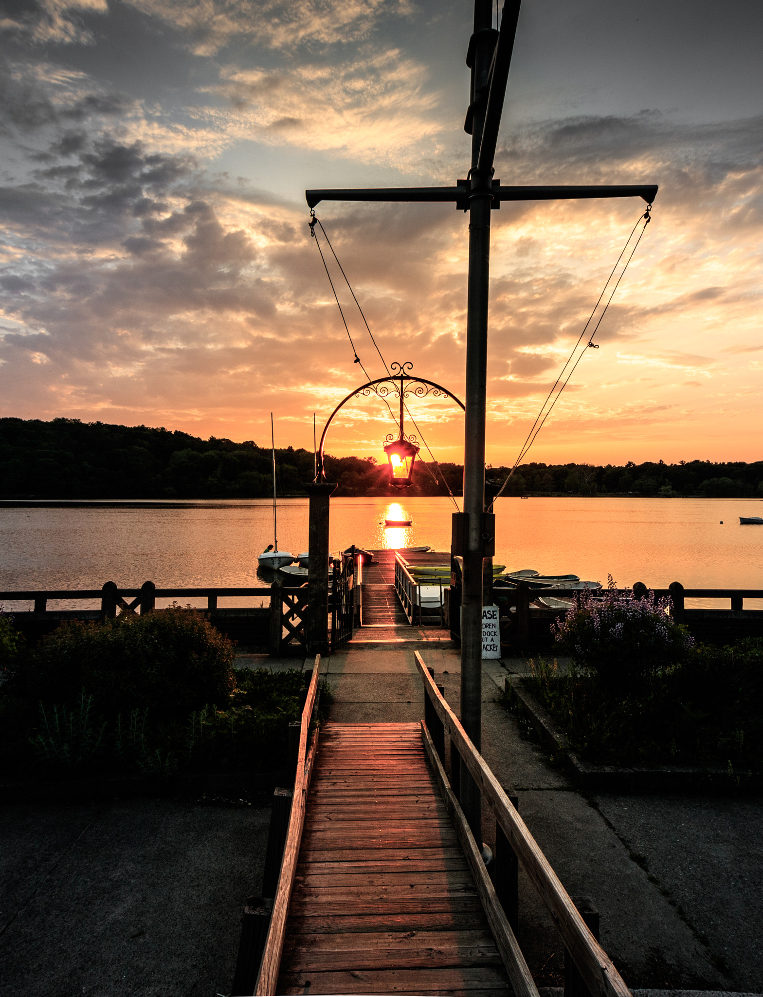 Canon EF-S 10-18mm F4.5–5.6 IS STM sample photo. Dock photography
