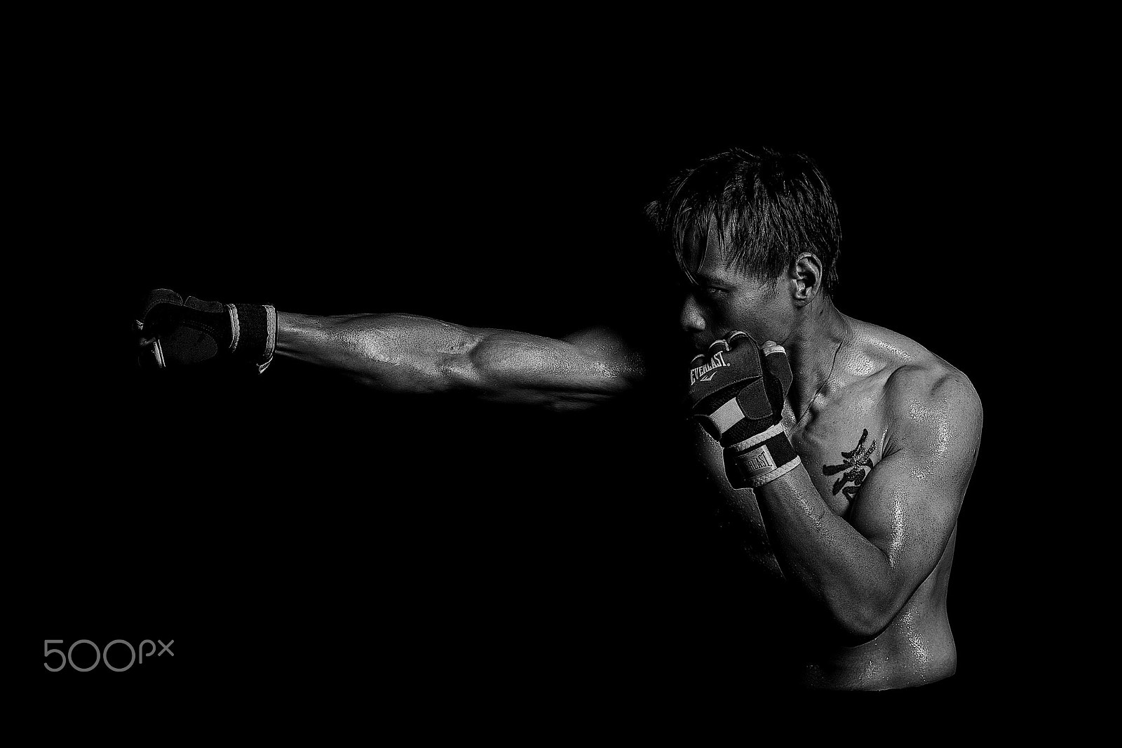 70-200mm F4 sample photo. Throw the first punch photography