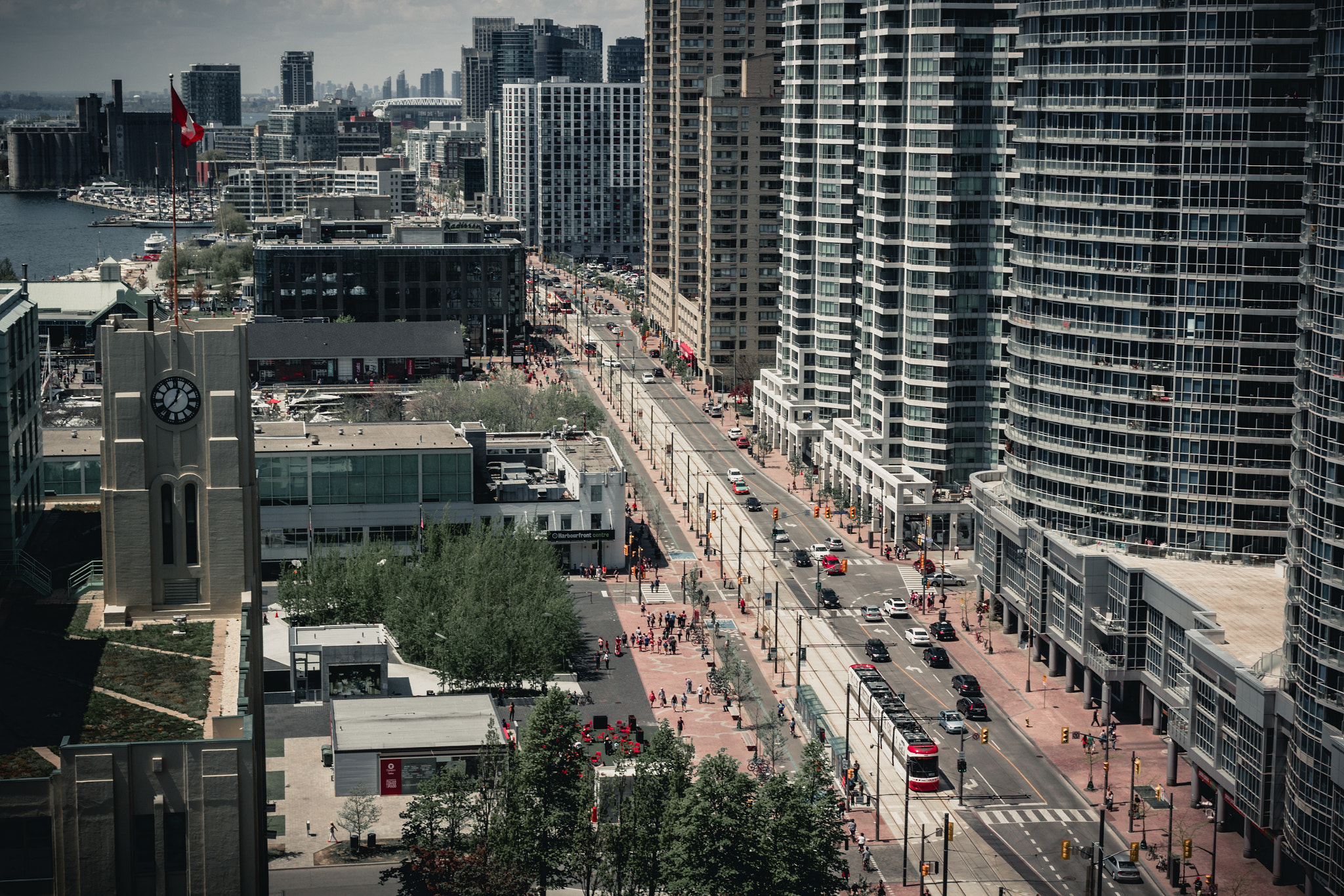 Canon EF 40mm F2.8 STM sample photo. The red streets photography