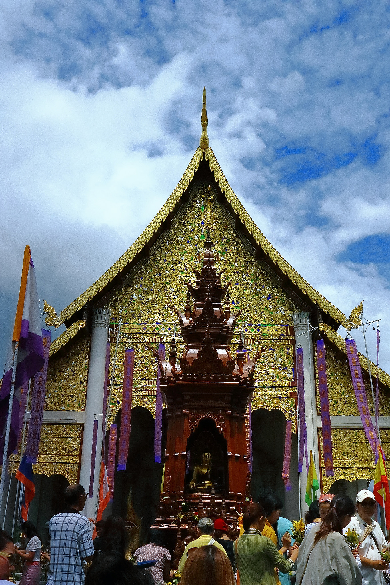 Canon EF 24mm F1.4L II USM sample photo. Temple photography