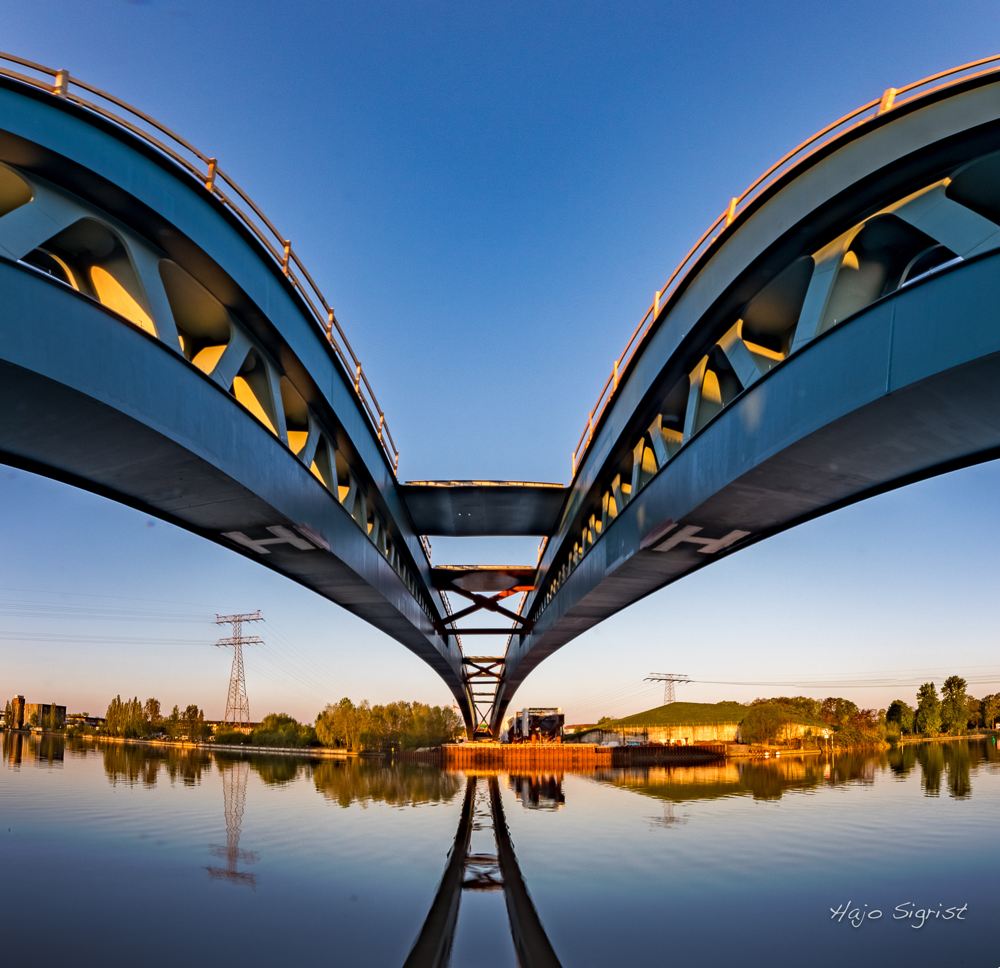 Sigma 8-16mm F4.5-5.6 DC HSM sample photo. The bridge photography