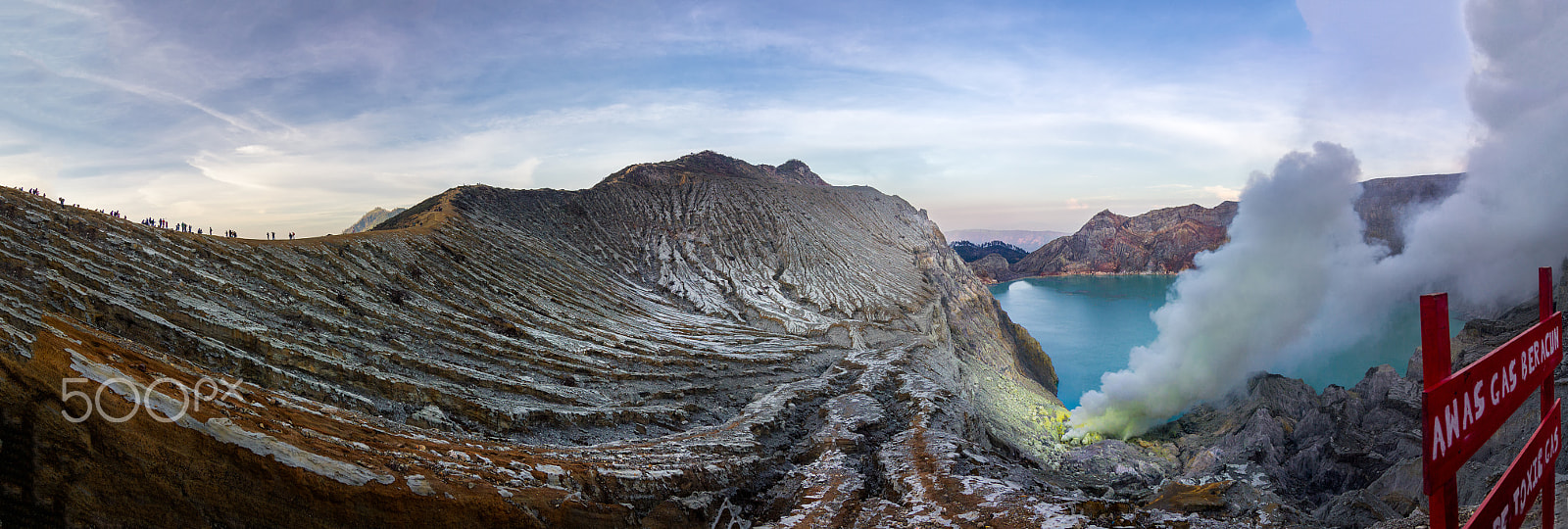 Canon EOS 550D (EOS Rebel T2i / EOS Kiss X4) + Tokina AT-X Pro 12-24mm F4 (IF) DX sample photo. Dawn on ijen crater photography