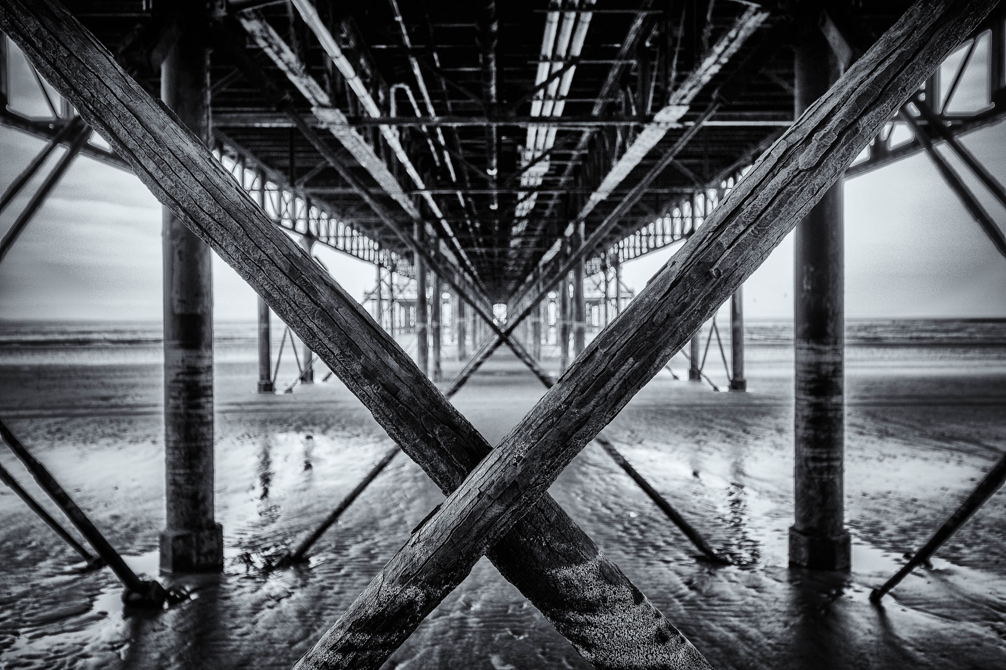 Canon EF-S 10-18mm F4.5–5.6 IS STM sample photo. Weston super mare pier bnw photography