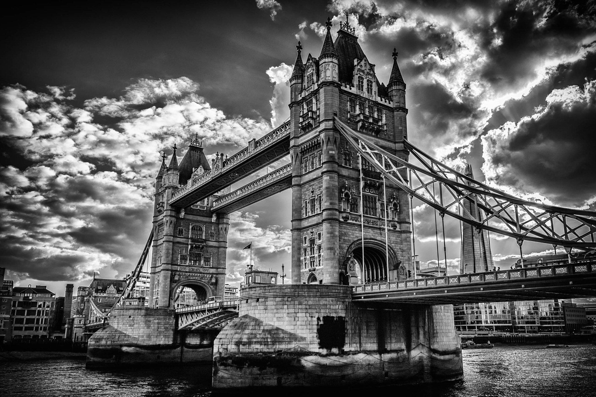 Canon EF-S 10-18mm F4.5–5.6 IS STM sample photo. Tower bridge bnw photography
