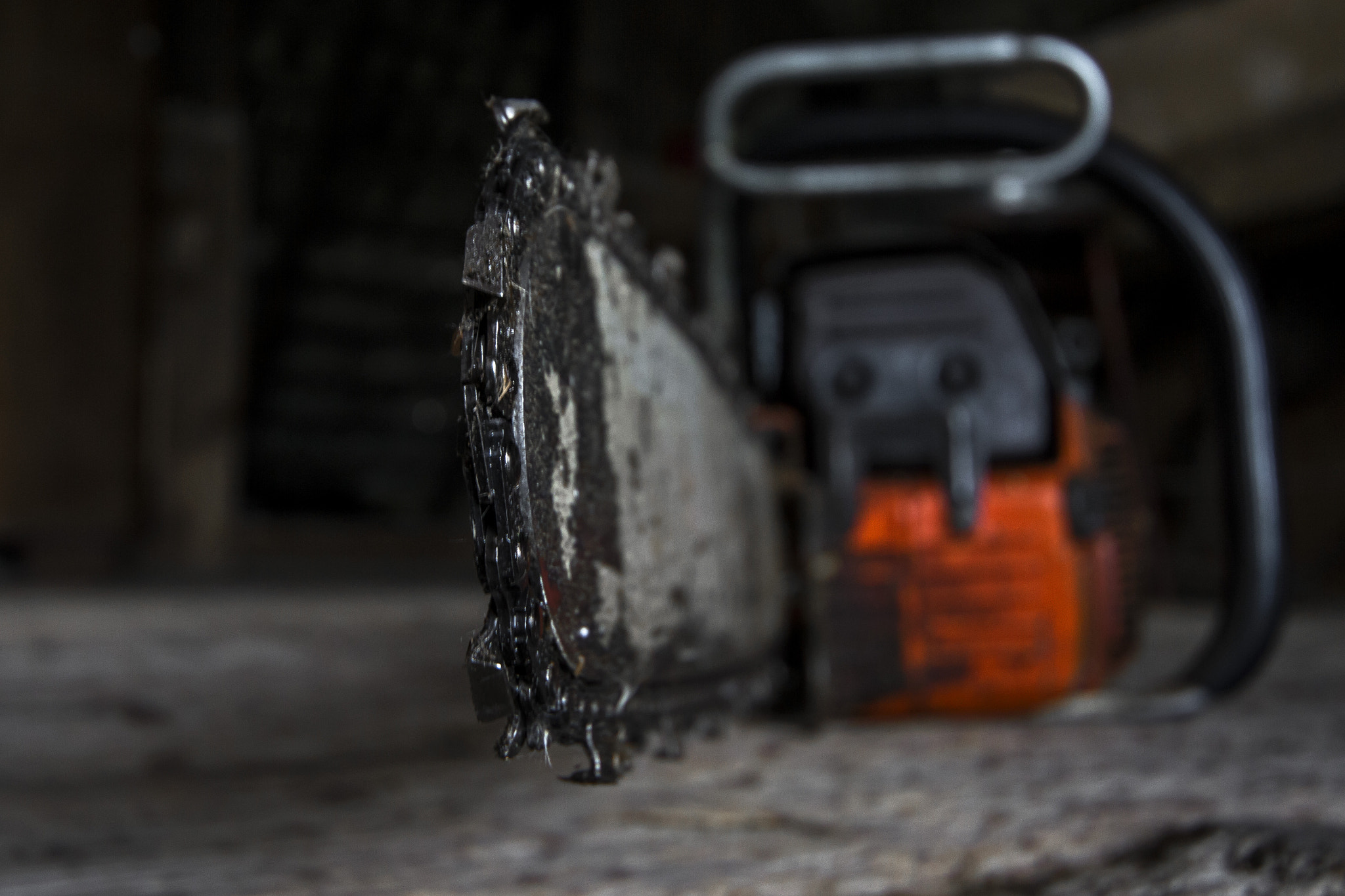 Canon EOS 7D + Sigma 12-24mm F4.5-5.6 EX DG Aspherical HSM sample photo. Old chainsaw photography