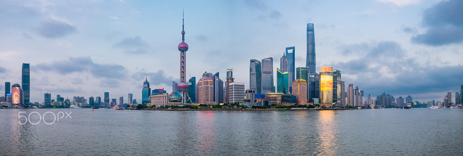 Fujifilm X-E2 + Fujifilm XF 16mm F1.4 R WR sample photo. Huangpu river view photography
