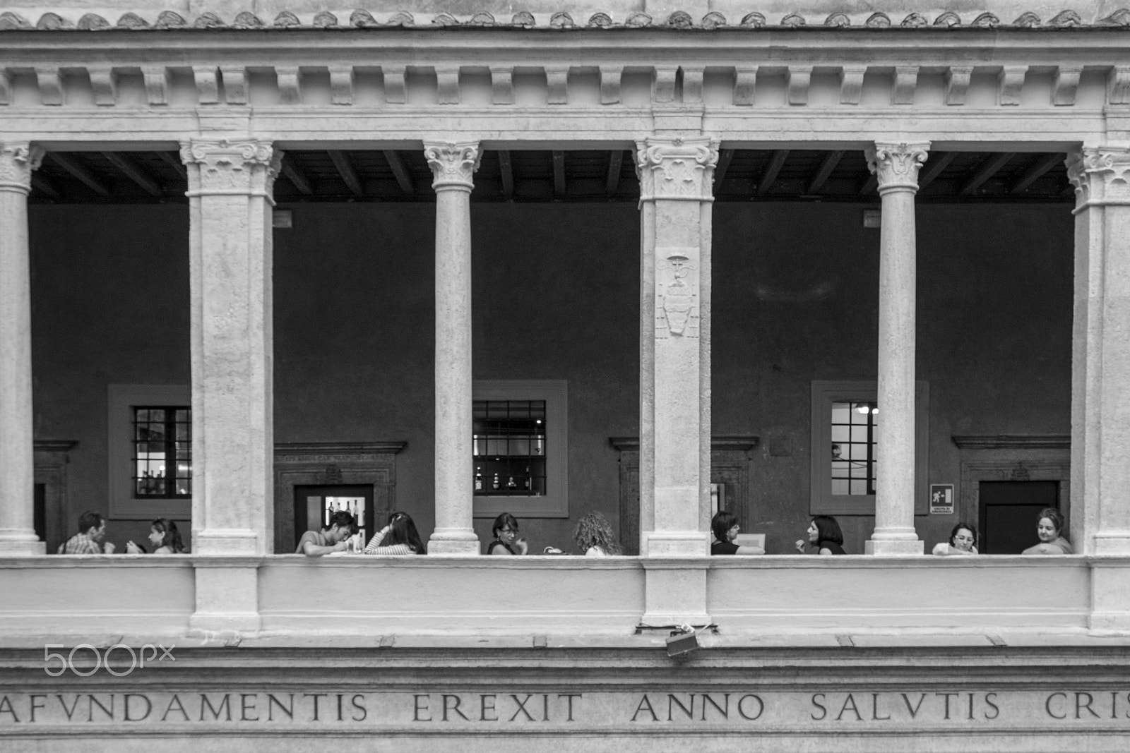 Canon EOS 500D (EOS Rebel T1i / EOS Kiss X3) + Canon EF-S 18-135mm F3.5-5.6 IS STM sample photo. Chiostro del bramante, rome photography