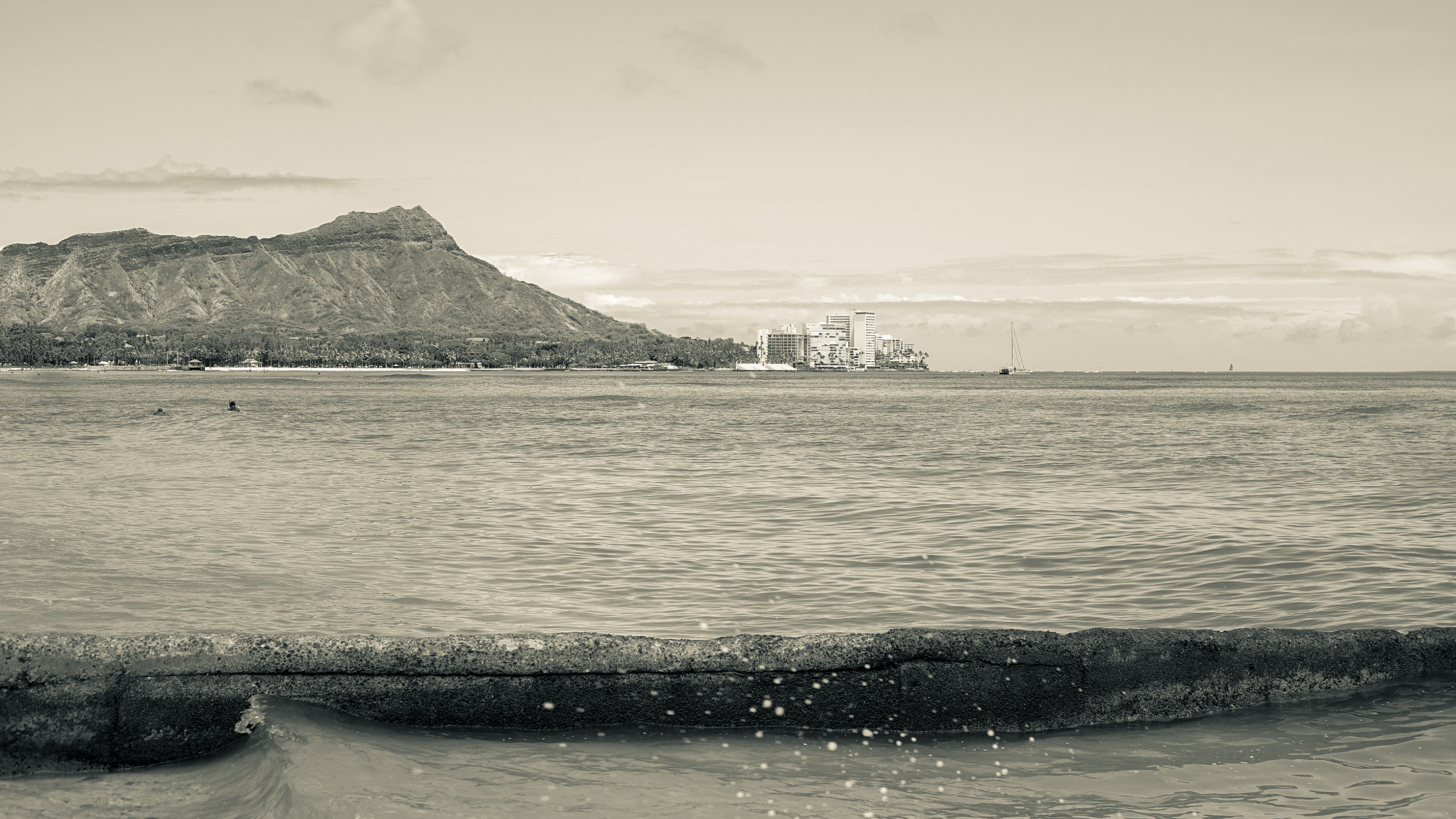 Sony a7S II + 50mm F1.8 II sample photo. Vintage diamond head photography