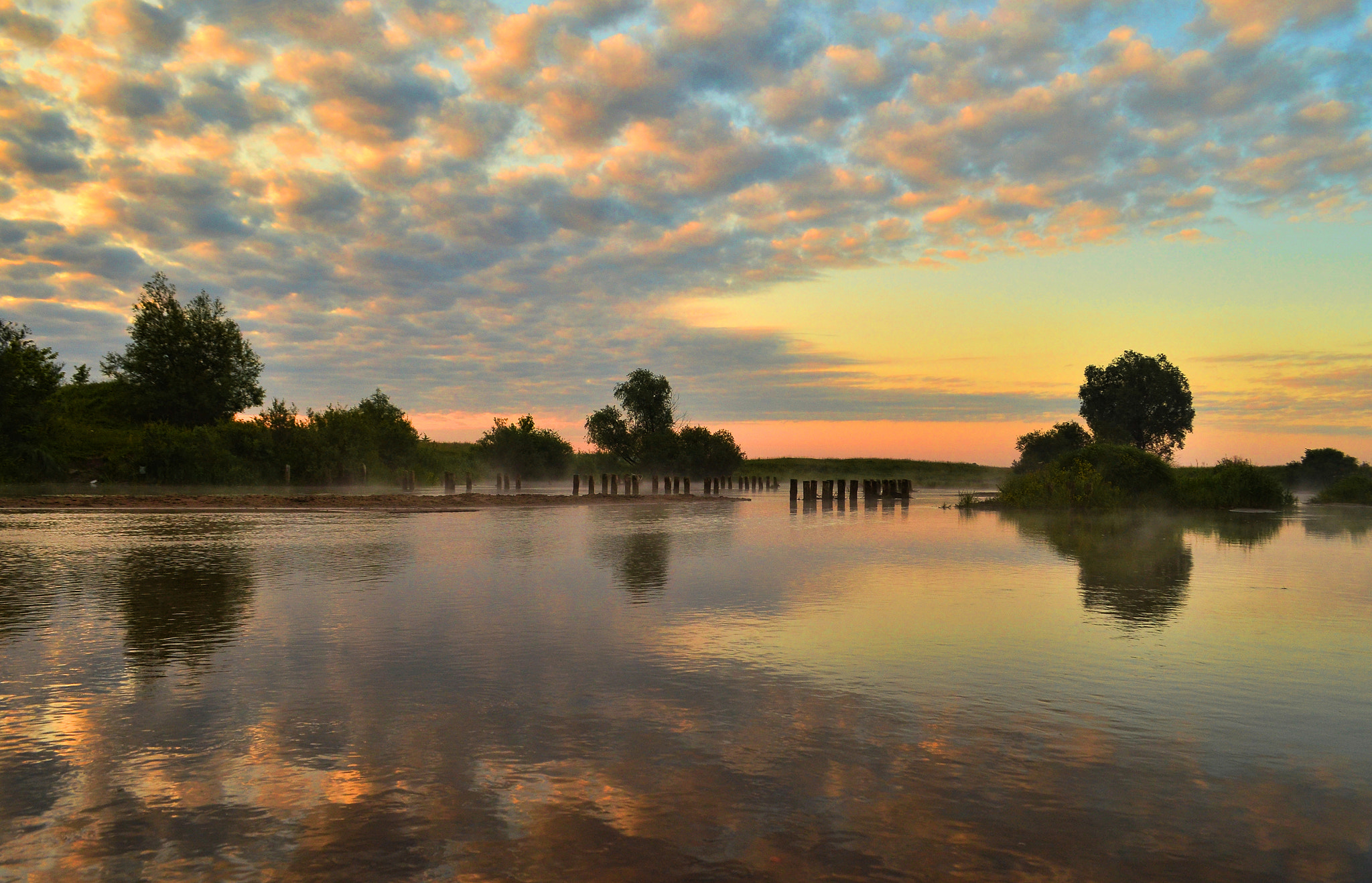 Nikon AF-S Nikkor 17-35mm F2.8D ED-IF sample photo. Morning on the river sluch photography