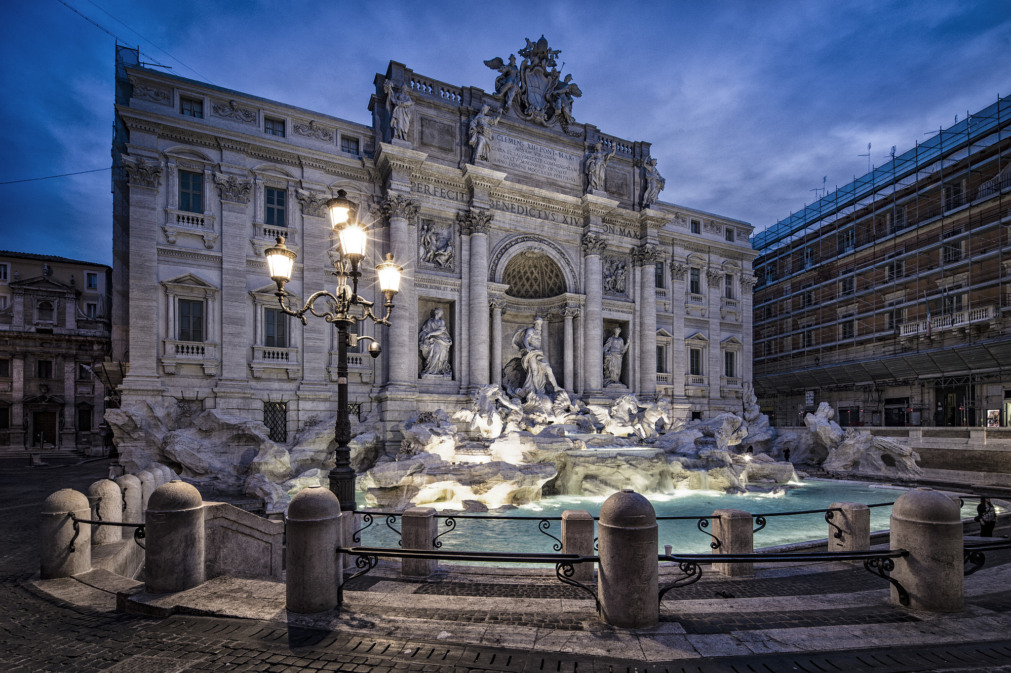 Canon EOS-1D X + Canon TS-E 17mm F4L Tilt-Shift sample photo. Rome day dawn trevi fountain photography