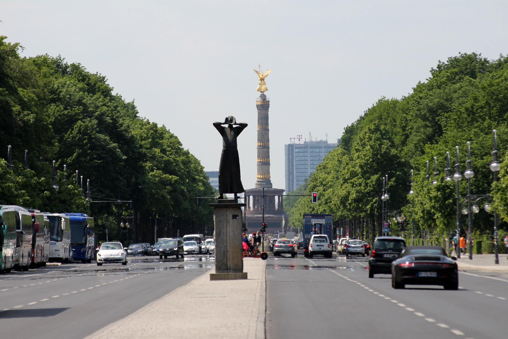 Sigma 55-200mm f/4-5.6 DC sample photo. Straße des 17. juni, berlin photography