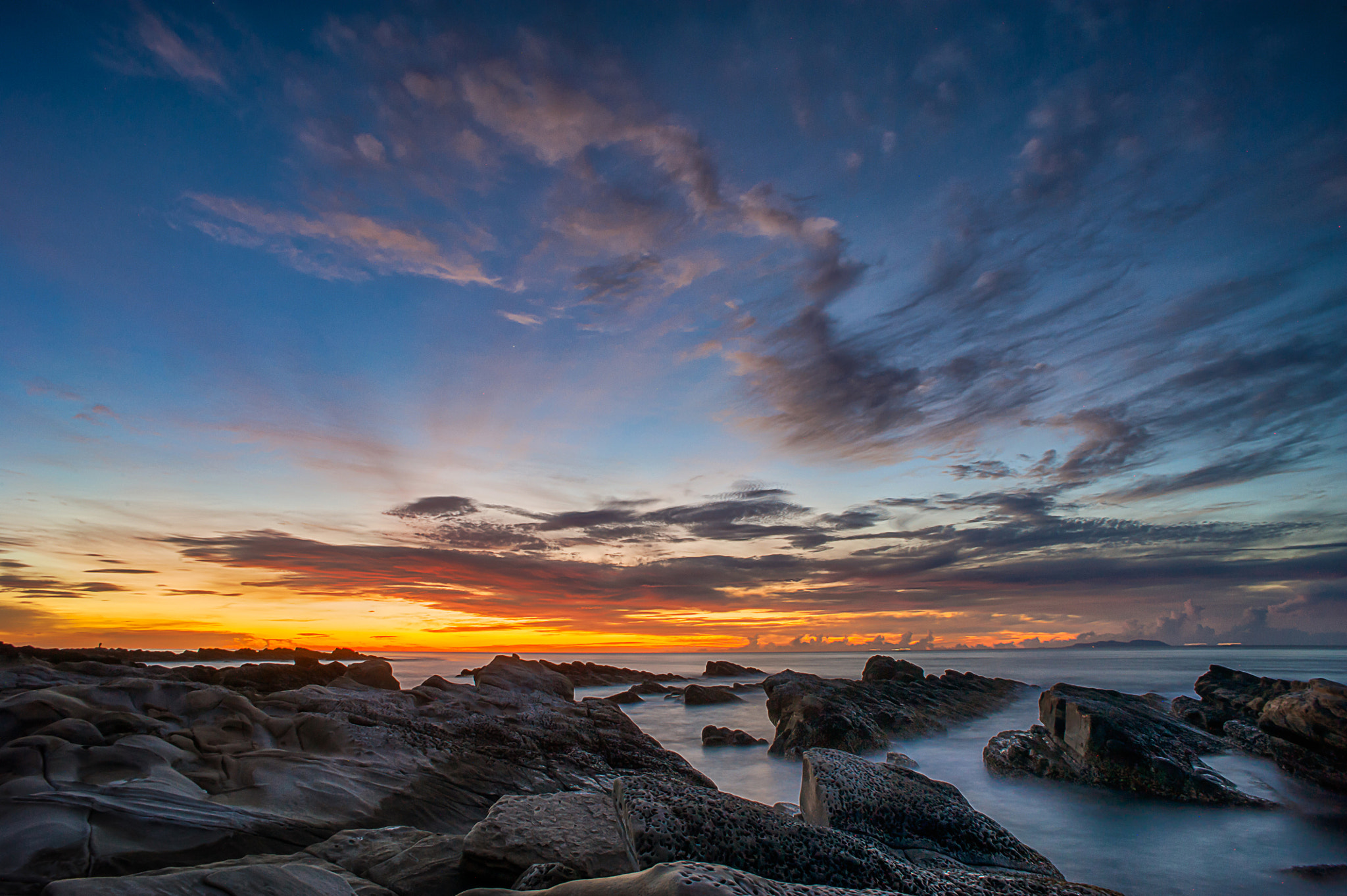 Nikon D700 + Nikon AF Nikkor 20mm F2.8D sample photo. Sunrise photography
