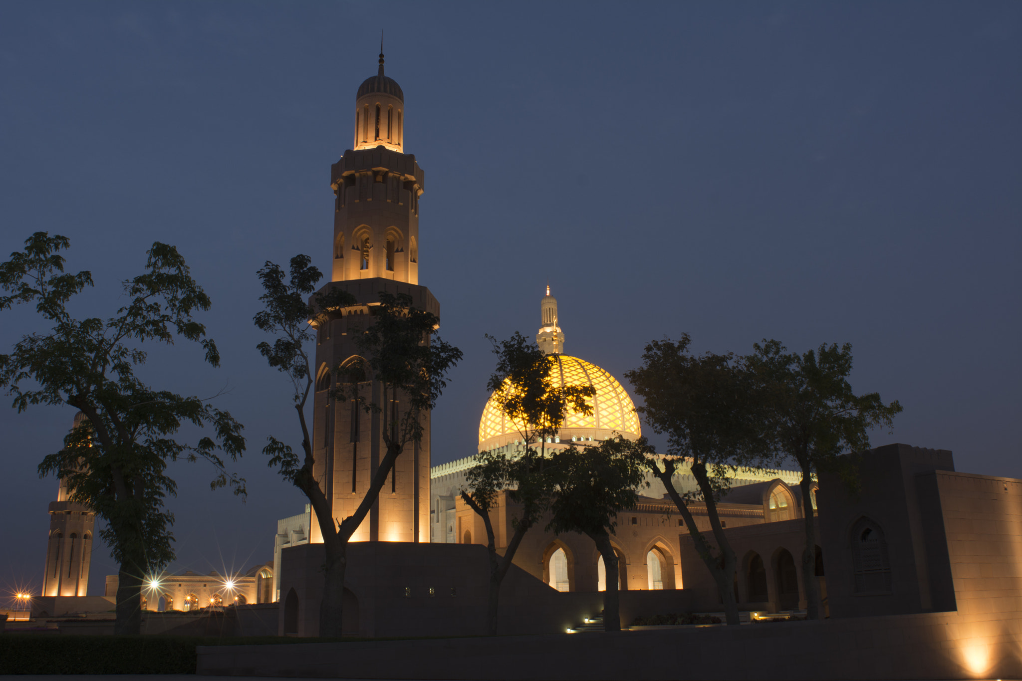 Nikon D7100 + Nikon AF Nikkor 20mm F2.8D sample photo. Muscat grand mosque photography