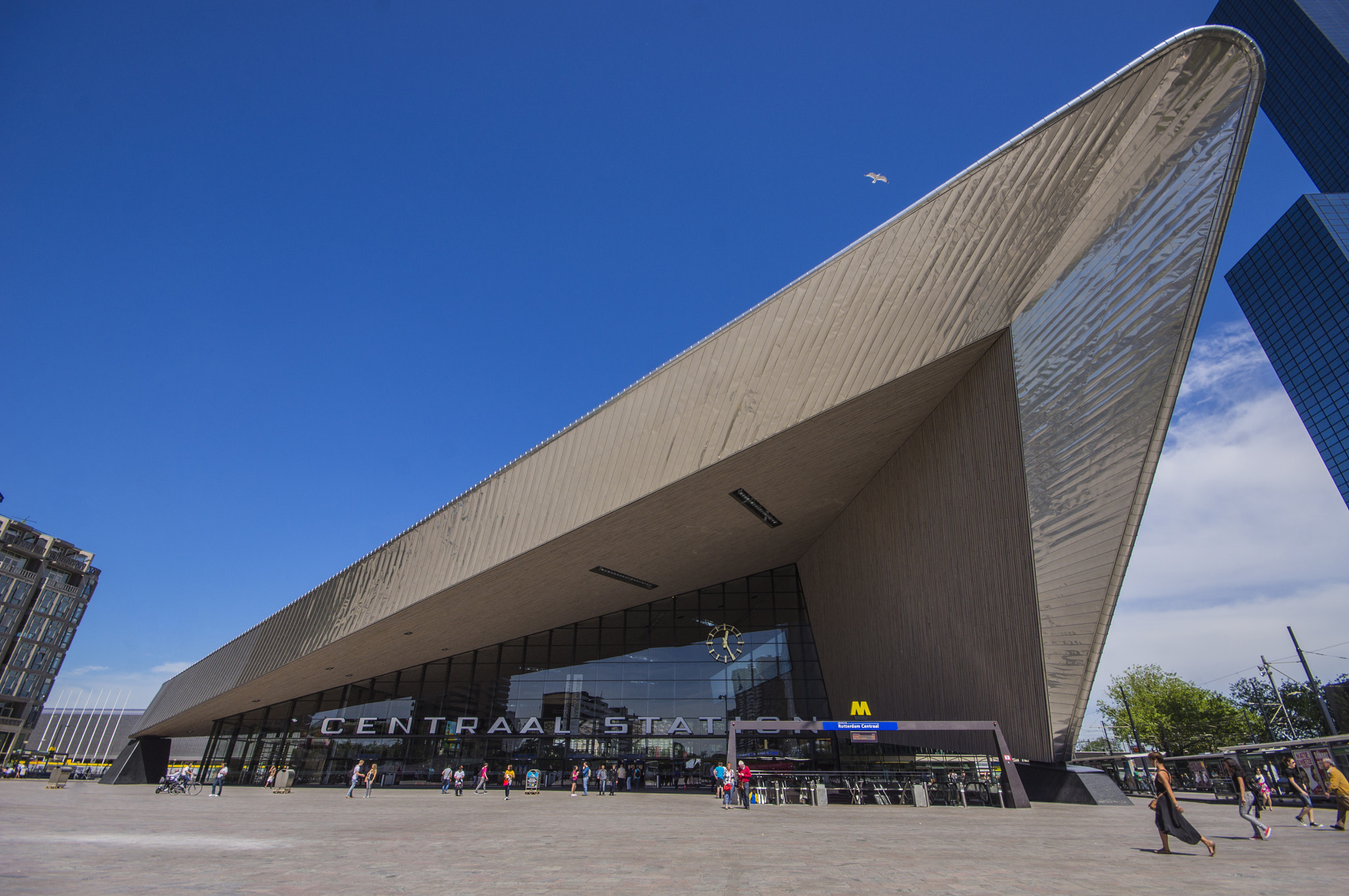 Sony Alpha DSLR-A580 + Sigma AF 10-20mm F4-5.6 EX DC sample photo. Rotterdam centraal photography