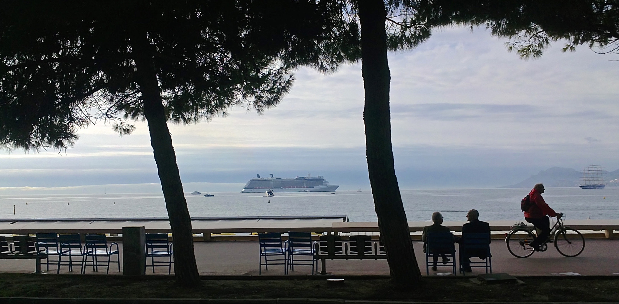 Sony Ericsson U5i sample photo. La croisette  en automne photography